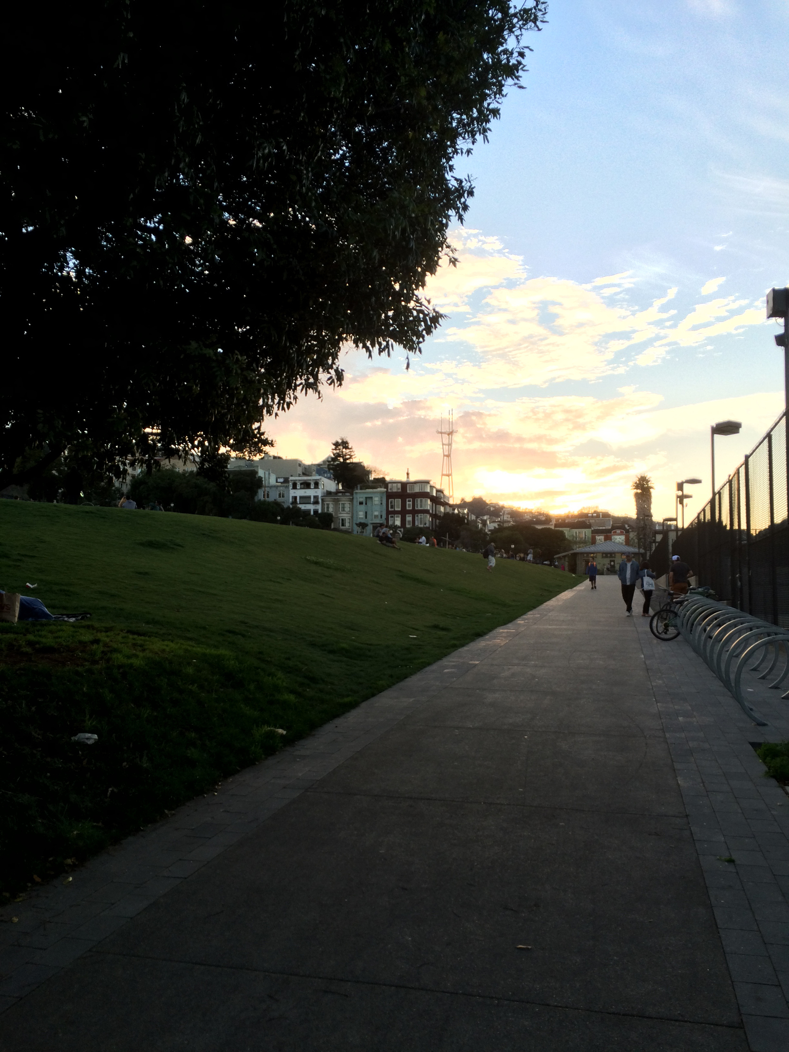 RF18-45mm 镜头适合拍什么？ - 风景、街景、人像等