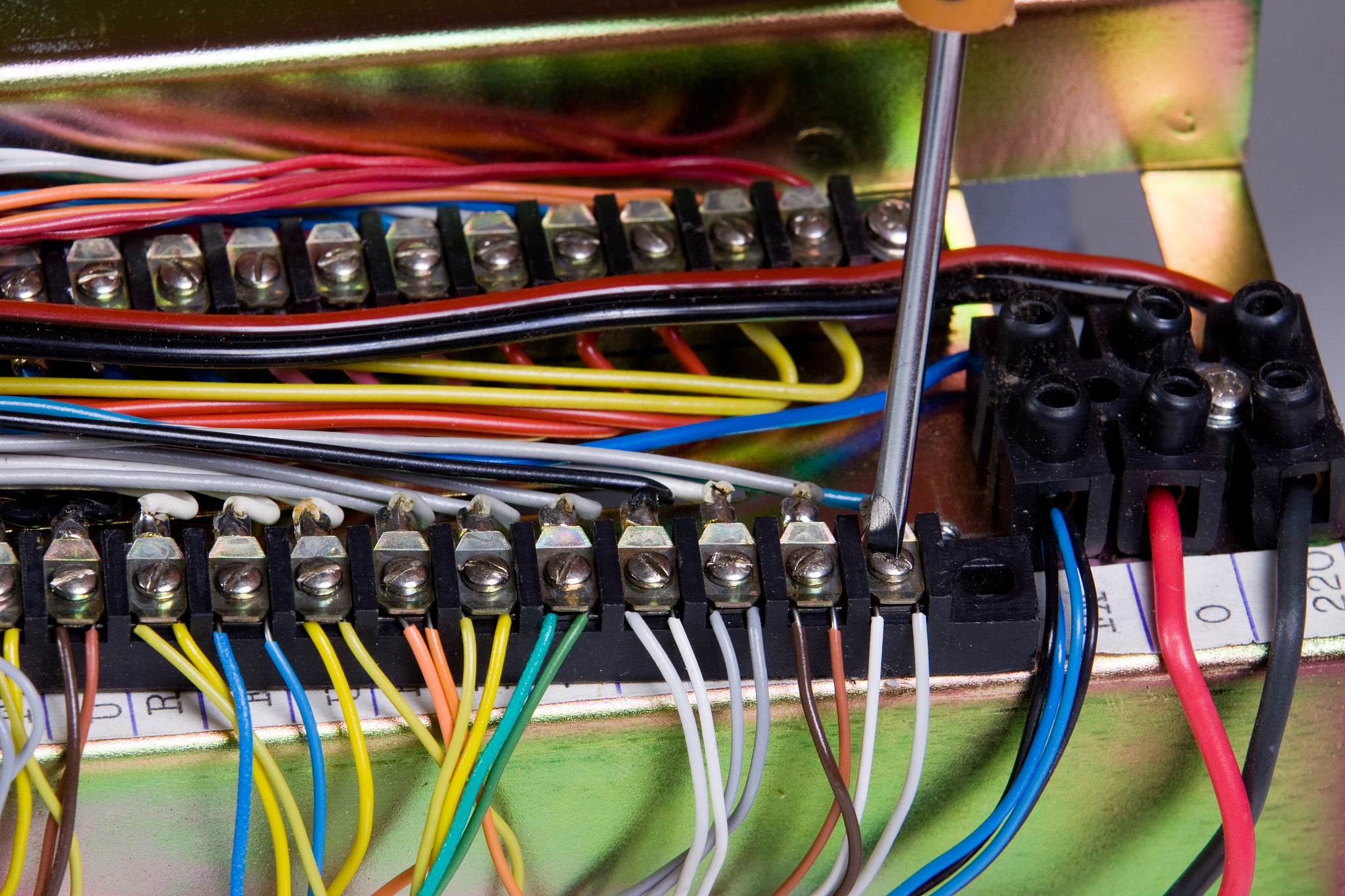 重庆市立信职业教育中心电气设备运行与控制专业教学主要内容都有哪些；：：；；