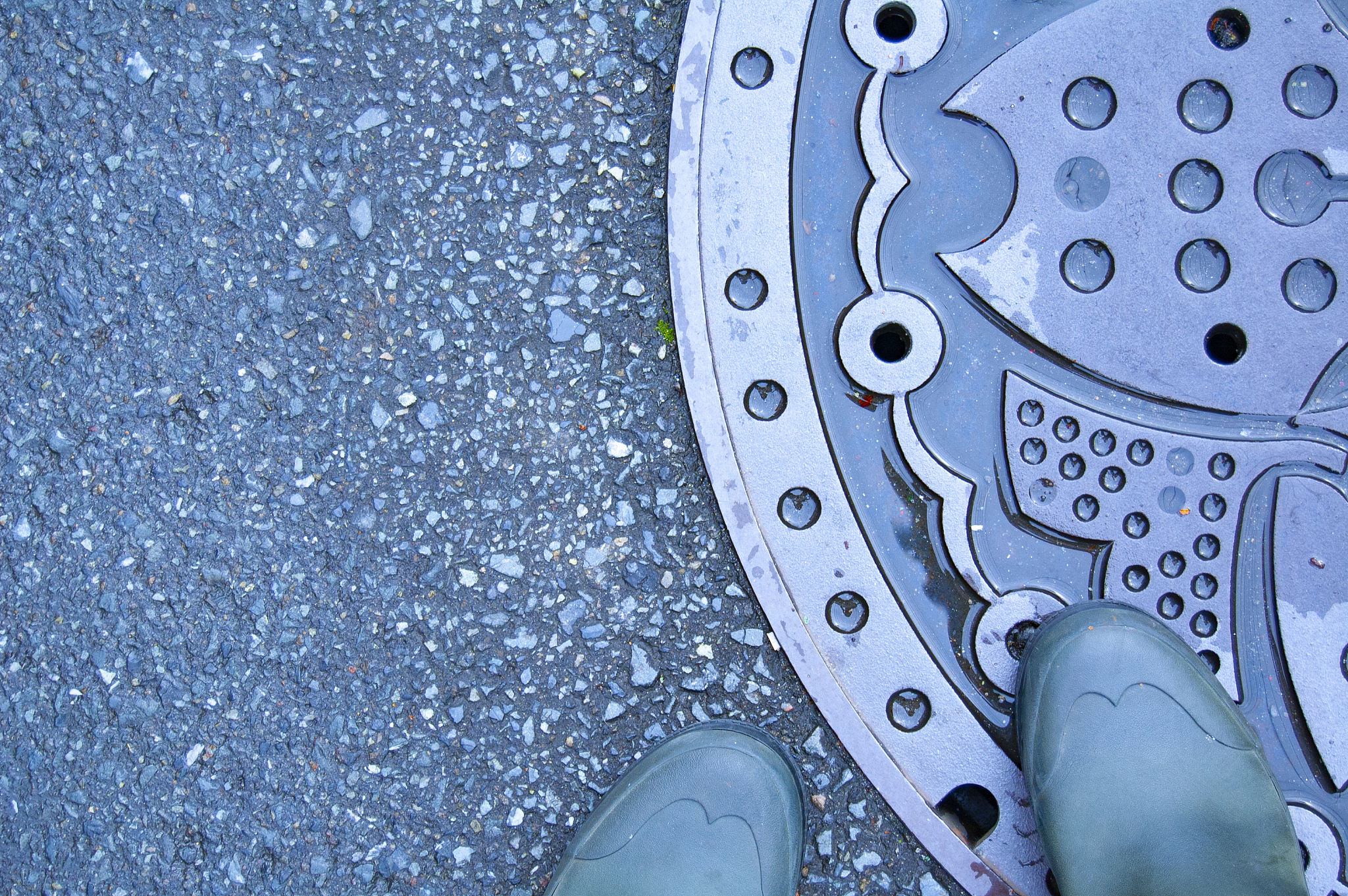 用英文写一段情人节促销标题关于雨天为自己选择landchief雨鞋