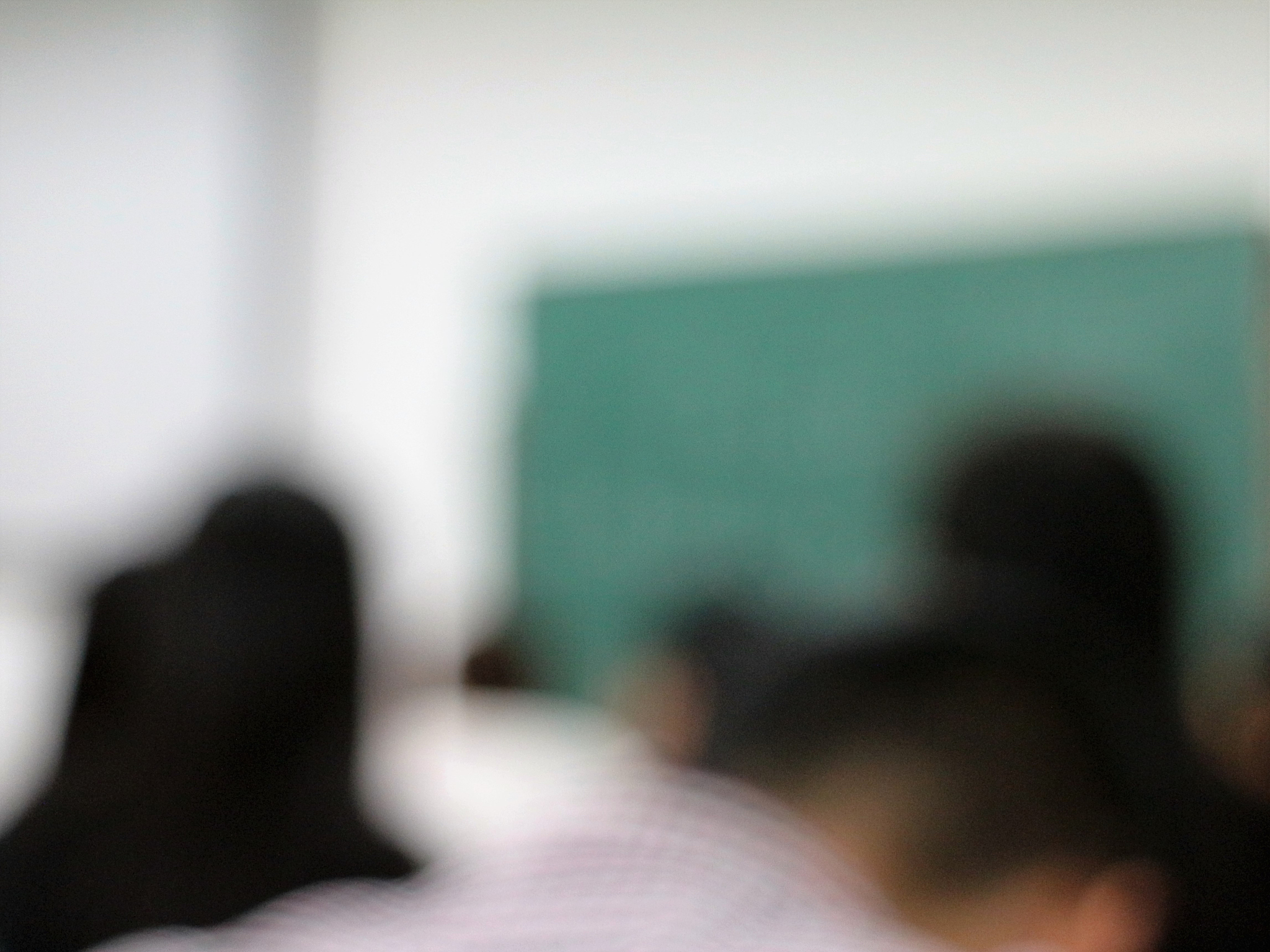 写一个100000字的小说男主叫程西池女主叫孟星男主身份是大学教授女主身份是大学生。男配角的名字叫江源江源是孟星的前男友一直对孟星死缠烂打。女配角的名字叫张萌张萌喜欢江源一直追求江源和孟星作对。孟星和程西池从小就认识后来孟星在程西池的请求下同意假装他的女朋友没想到假戏真做他俩在一起了。