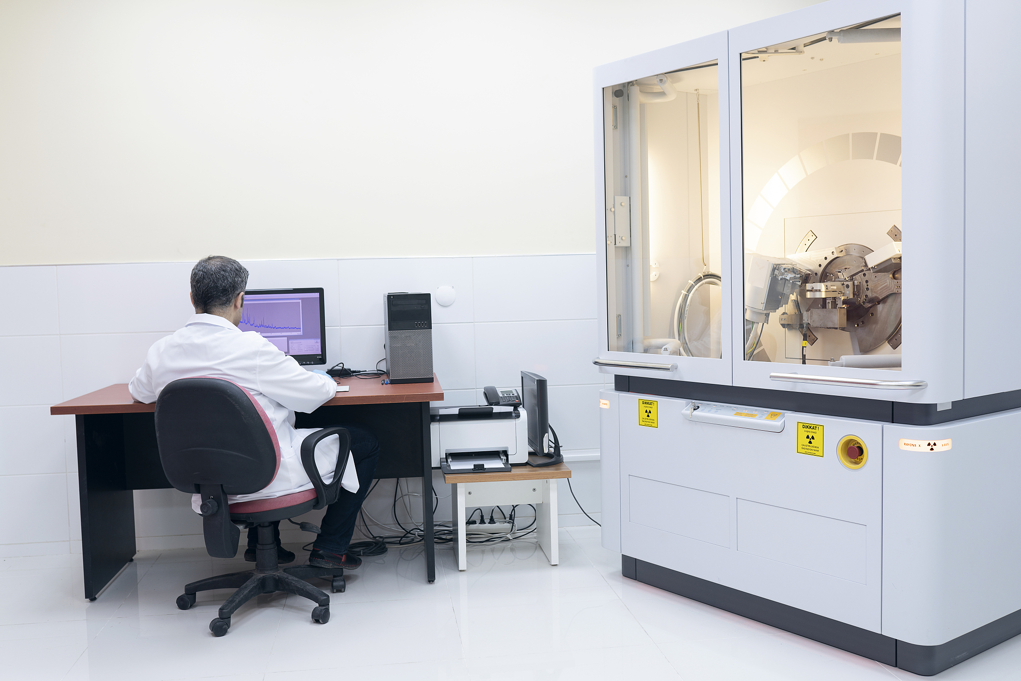 电解质与电池性能表征研究：SEM、EDX、Raman 和 电化学测试