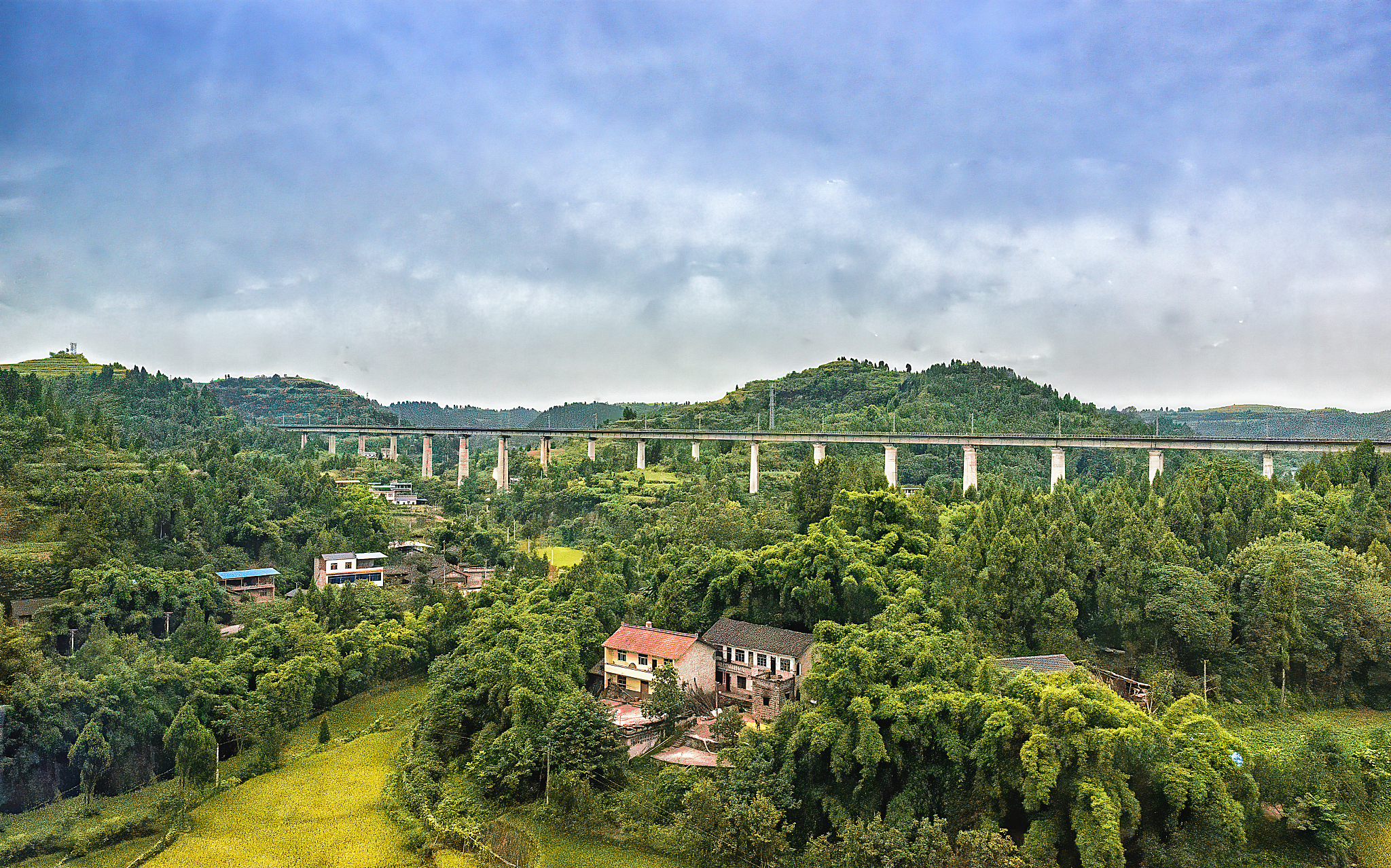 贵阳高铁职业学校：从立硬币看中国高铁内涵