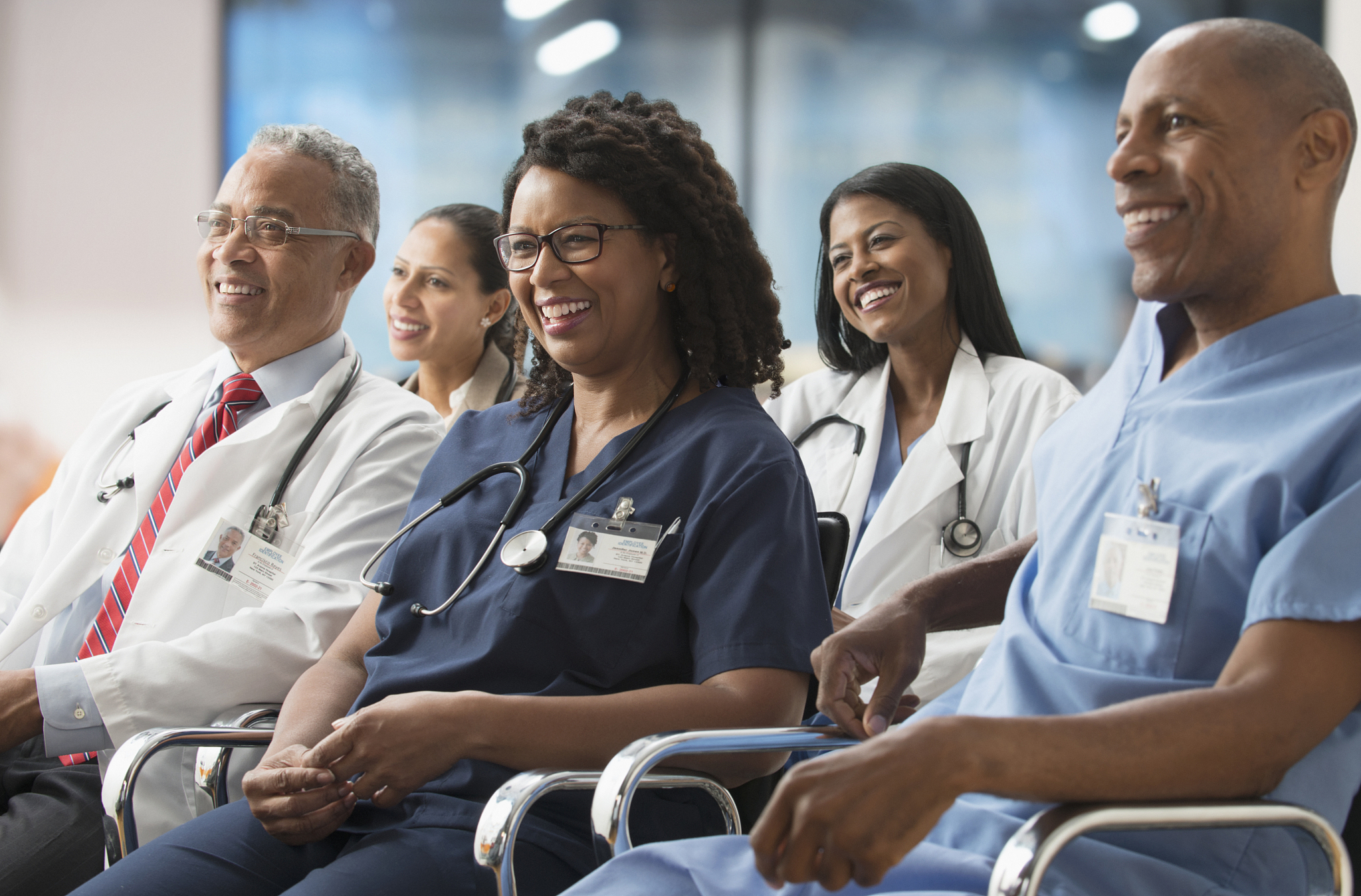 我是蚌埠医学院的护理本科生，跨考的复旦大学的公共卫生与预防医学专业，政治61，英语64，专业课204，总分329。本科获过校级二等奖学金、三等奖学金，获得过校级优秀团员、优秀志愿者、优秀班干部，参与过一个国家级大创，献血超过1000ml，六级，根据以上信息，帮我用英语写一篇为什么报考复旦大学的原因，