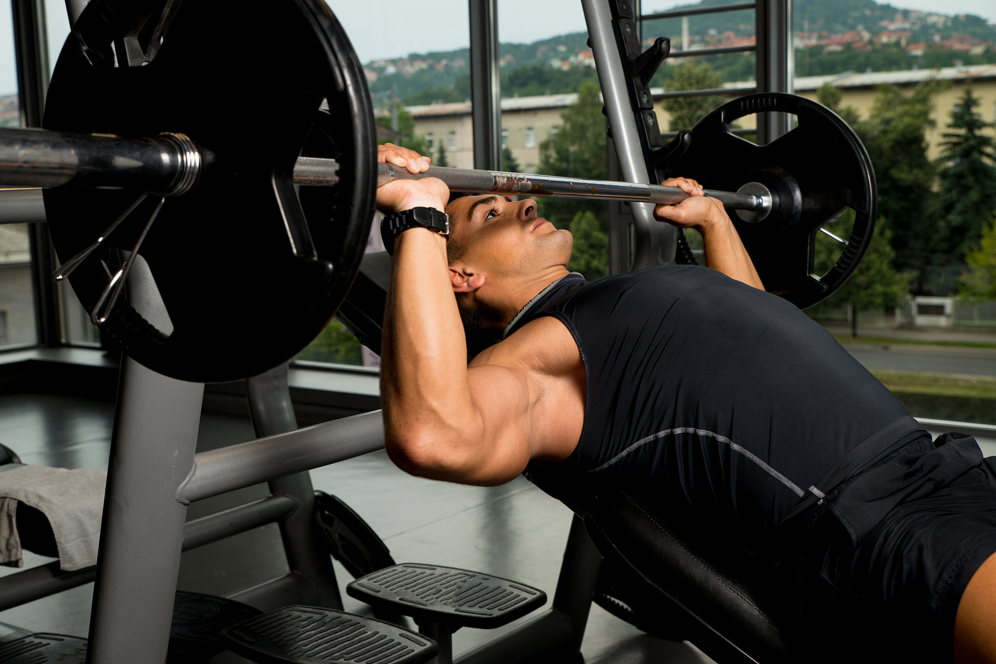 衣服黑色汗斑怎么洗掉，