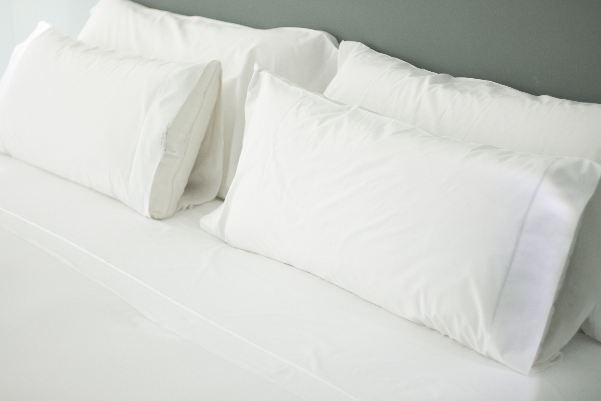 luxury five star hotel bedroom bed sheets and linen clean