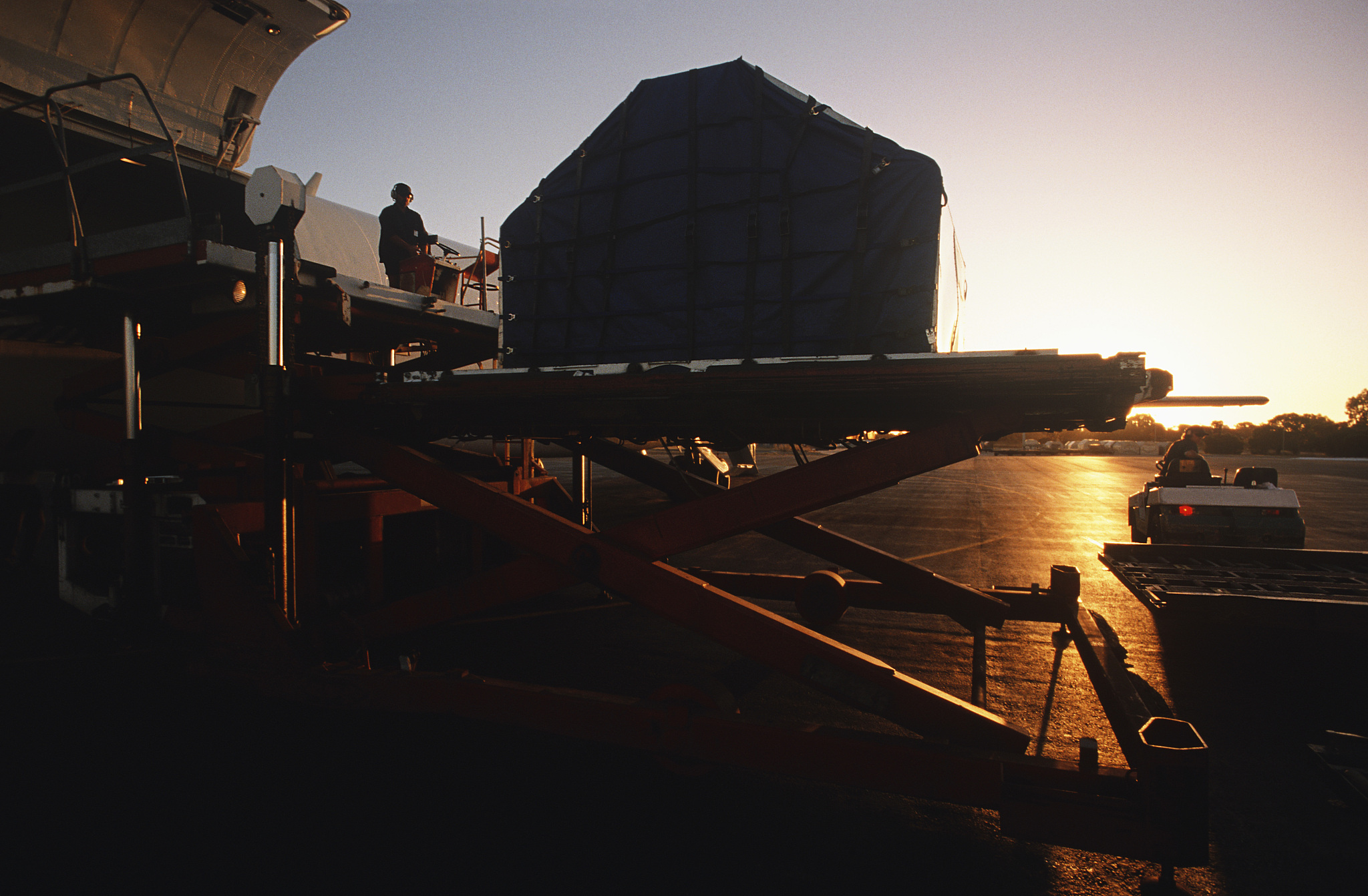 航空地勤专业报考要求：学历、年龄、能力等全面解析