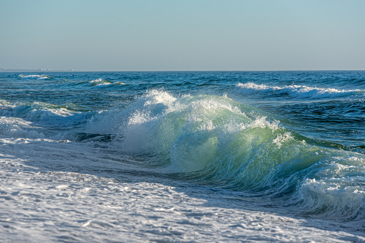 请用比喻的手法描写浪花