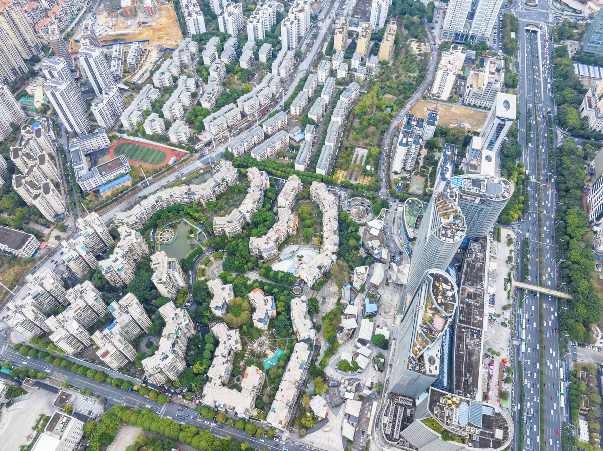 社区交通系统管理如何影响高端住宅项目价格？