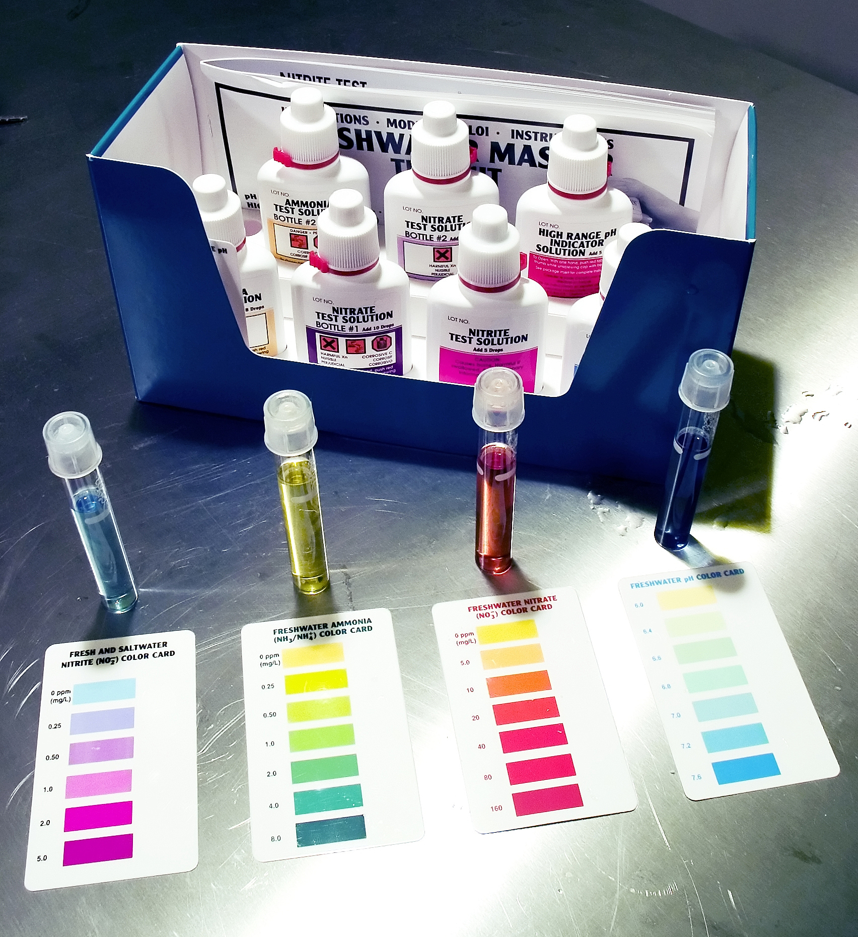 What are the key factors to consider when selecting a rubbing color fastness tester