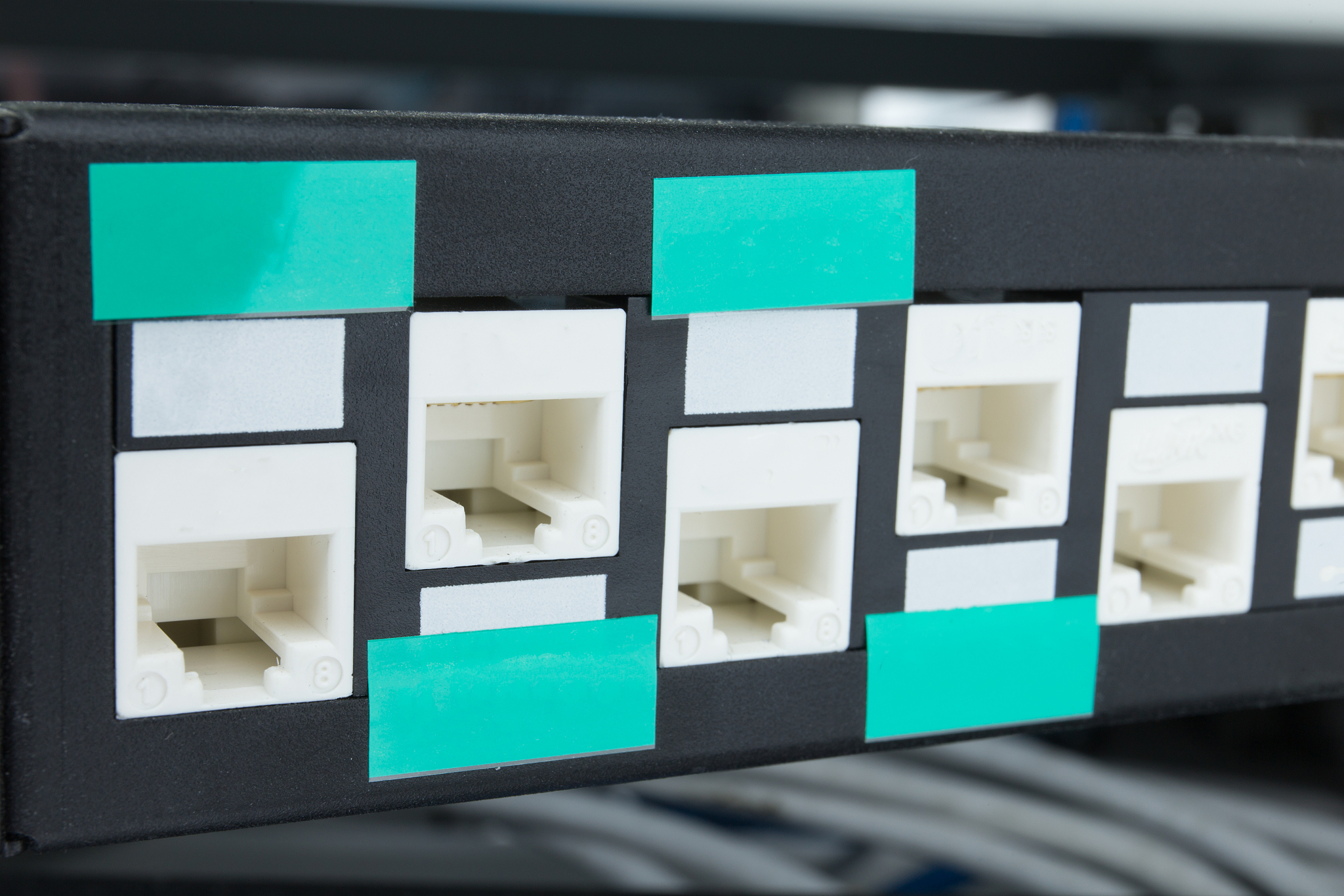 我们浏览客户的网站，发现客户对连接器有很大的需求，我们能提供一站式的连接器产品.用英文撰写一封开发邮件