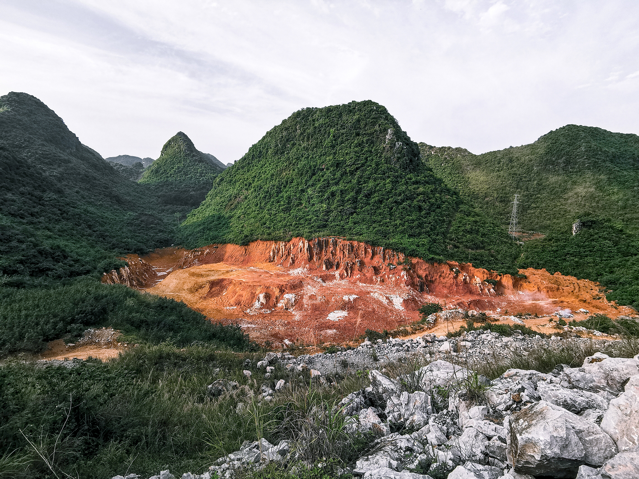 湖北黄冈团风县方高坪镇地质条件分析：优越性与潜在风险