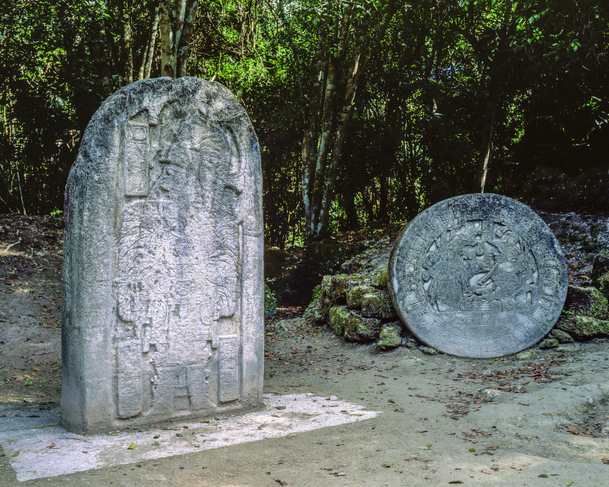 北海墓碑：唐宋时期壮族文化遗存