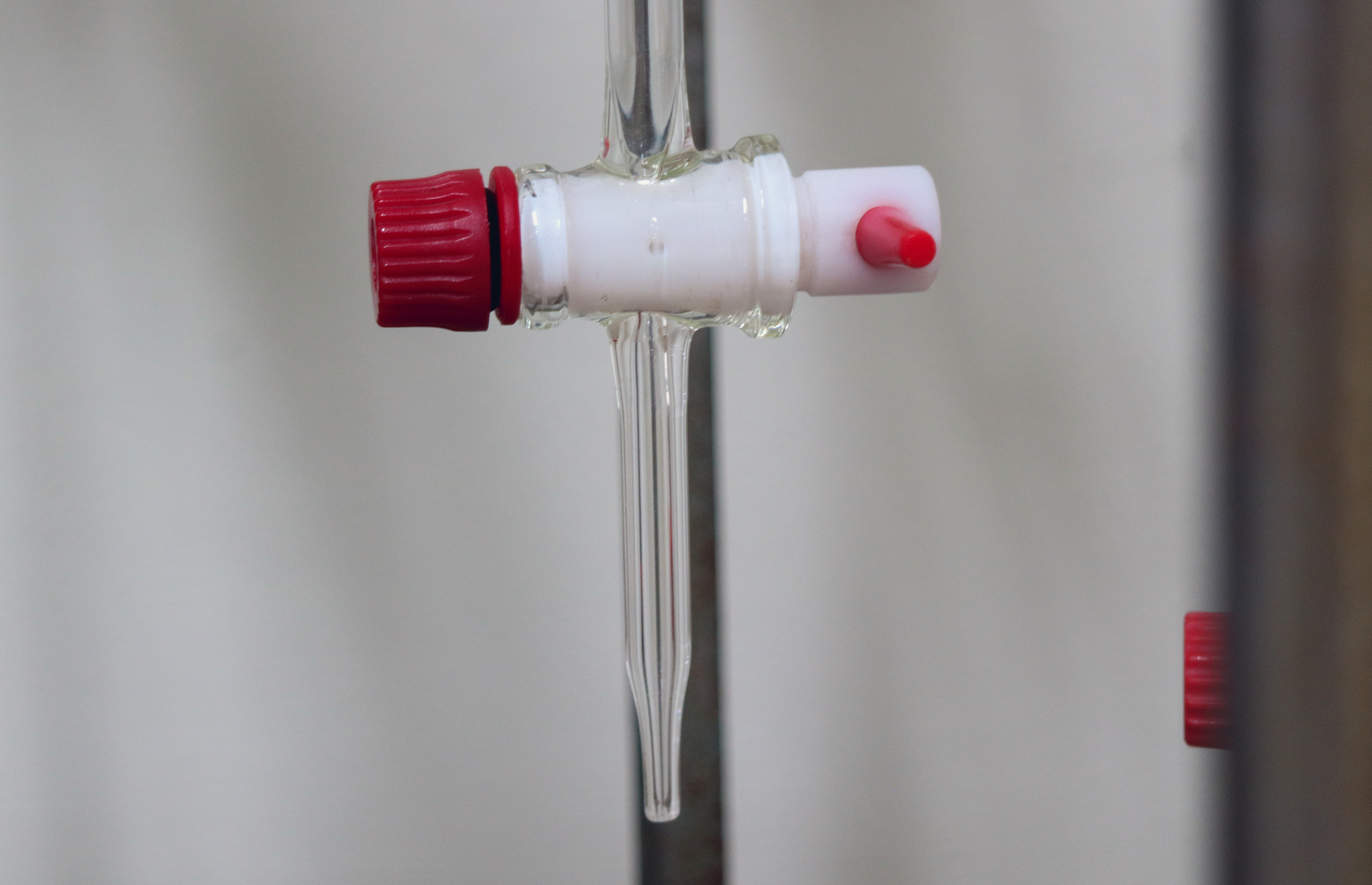 初中毕业的女生在甘肃北方技工学校学什么专业比较吃香？