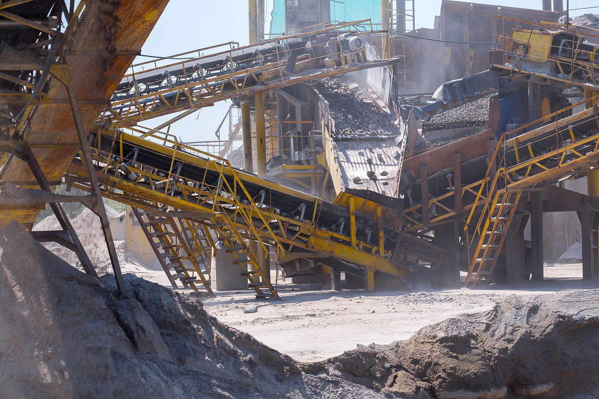 露天煤矿工艺流程详解：从开采到运输全流程解析