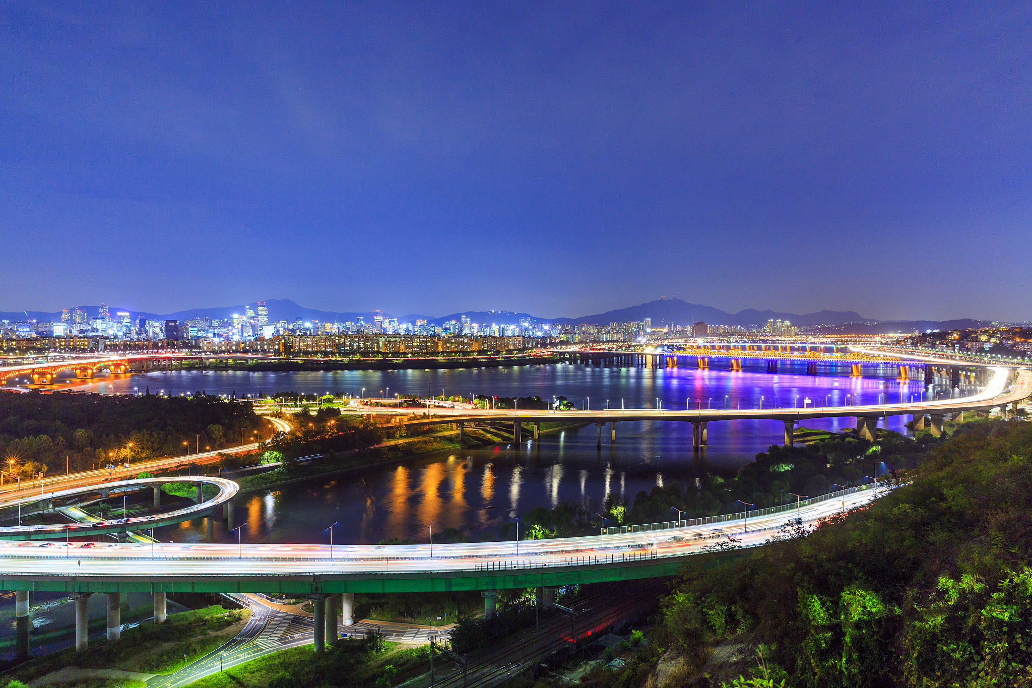 night scene in seoul, beautiful color light and outdoor photo. 0