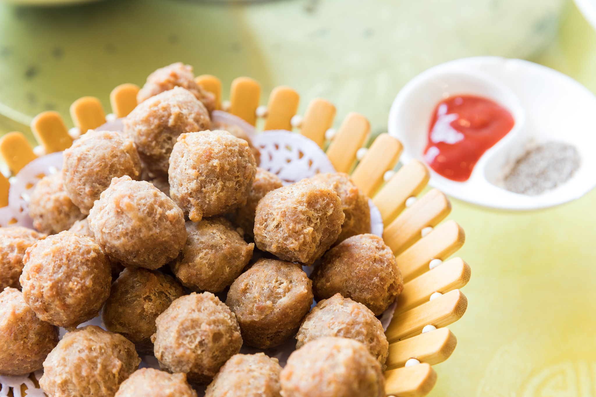 chinese dishes : fried meatballs