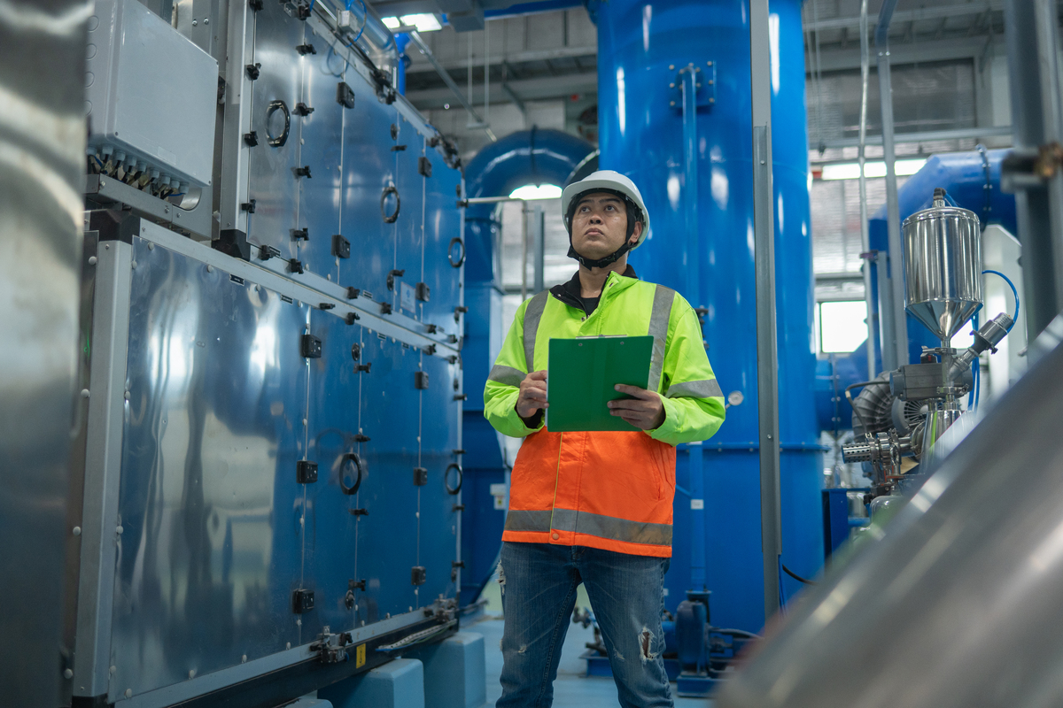 新能源装备运行与维护专业是做什么的？