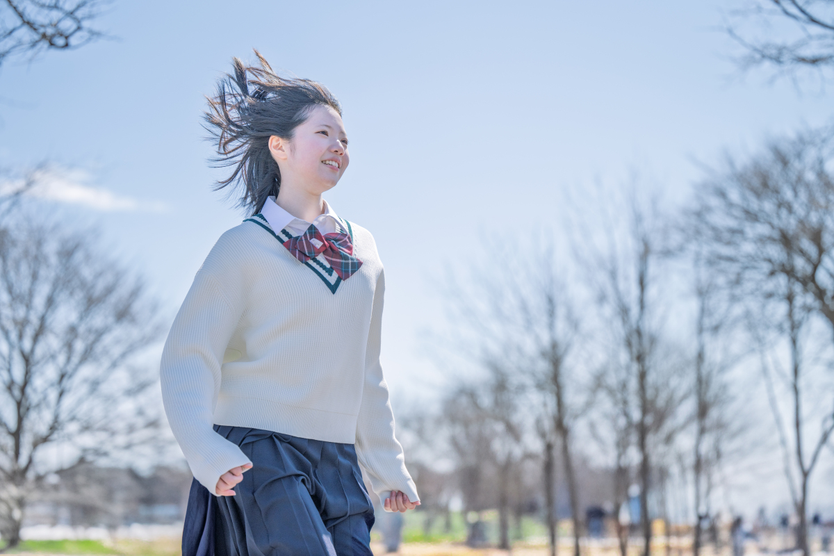 羞涩校花邂逅心仪男生，手足无措惹人怜！