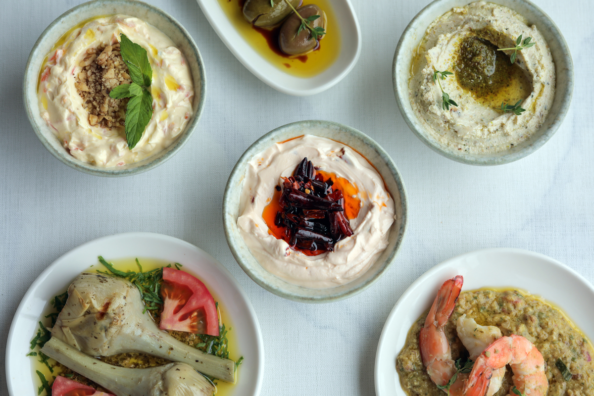 请帮我把以下文字翻译成英文：歡迎來到一人廚房的美食頻道！這是一個分享美食製作方法的地方我專註於中國料理的製作和分享。我經常一個人身處廚房每天都在努力地為家人做出美味的料理。我深信帶著愛來烹製每一頓飯才能真正體現對家人的關愛。因此我會在這個頻道中分享我深愛的中國料理帶來可口的粵菜以及其他不同地區和口味的菜肴。我相信嘗試新的食譜可以增加生活的樂趣。在這裏我將展現不同的食材和配料的用法在展示製作美食的同