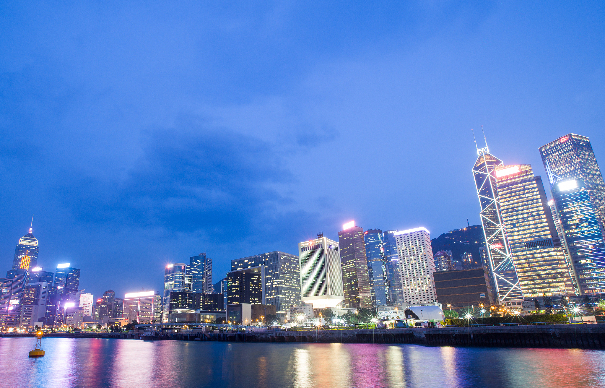 香港与澳门：光影交织的双城故事