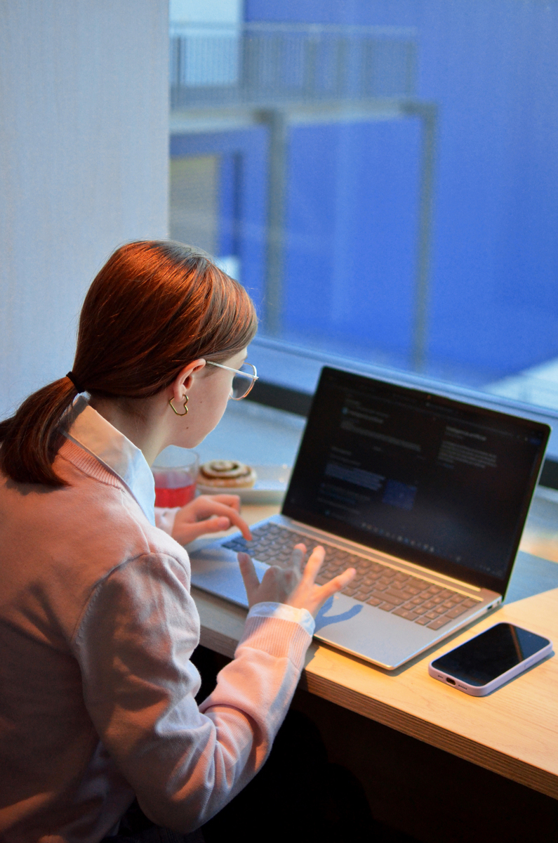 女孩子学什么有前途 毕业了工资高