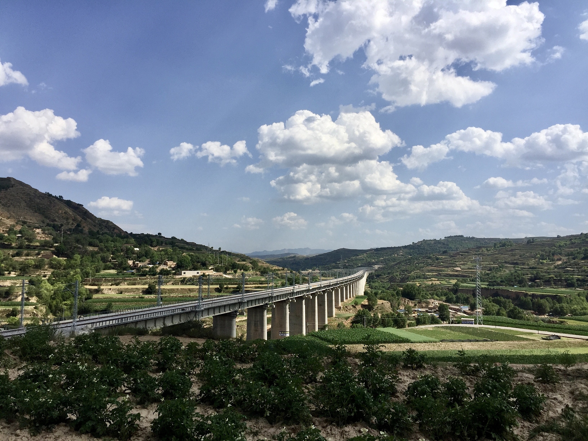 兰渝铁路通车：西南至西北巨龙横空出世，西部发展迎来新机遇