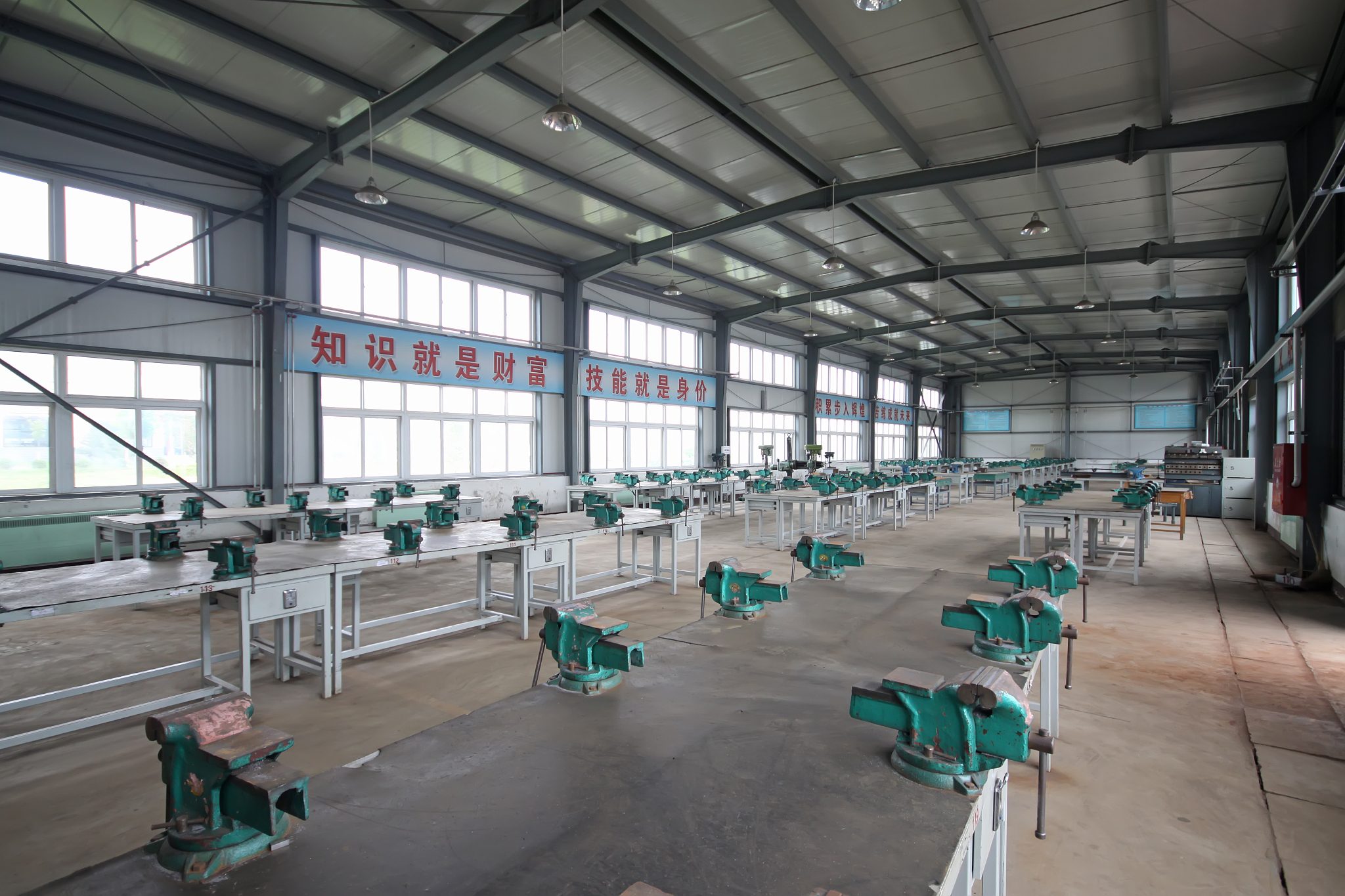 平利职业教育中心宿舍条件用发