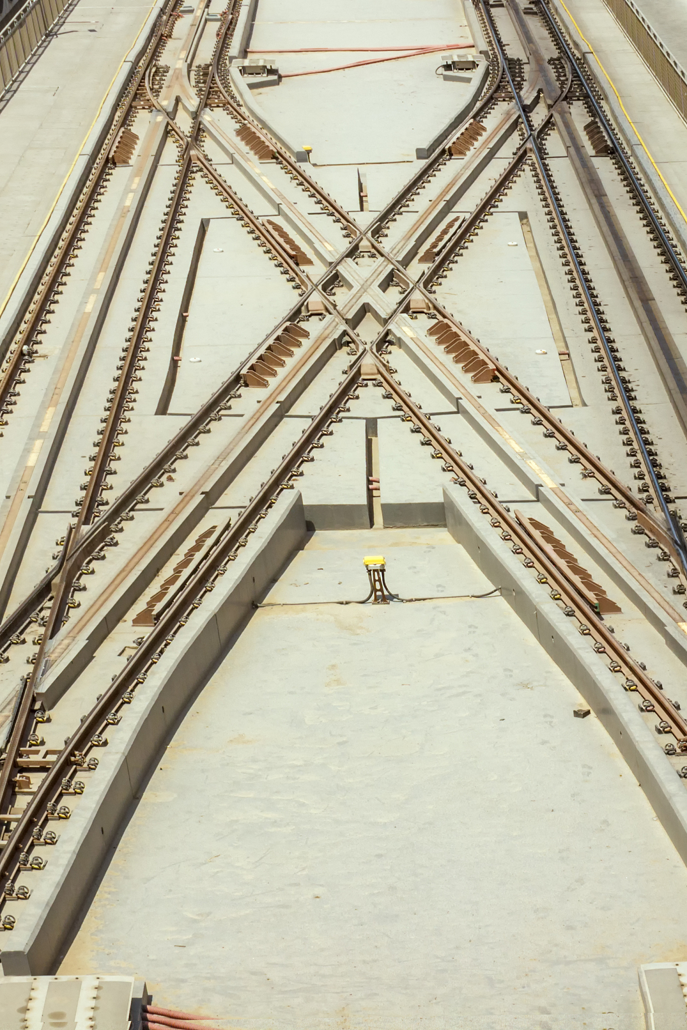 铁路运输货物优势与劣势分析：成本、速度、环保及限制