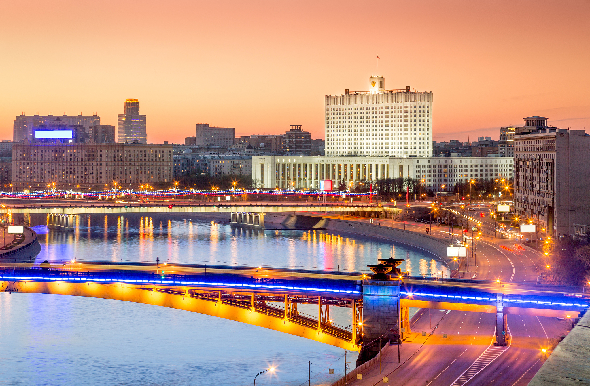 moscow white house at night