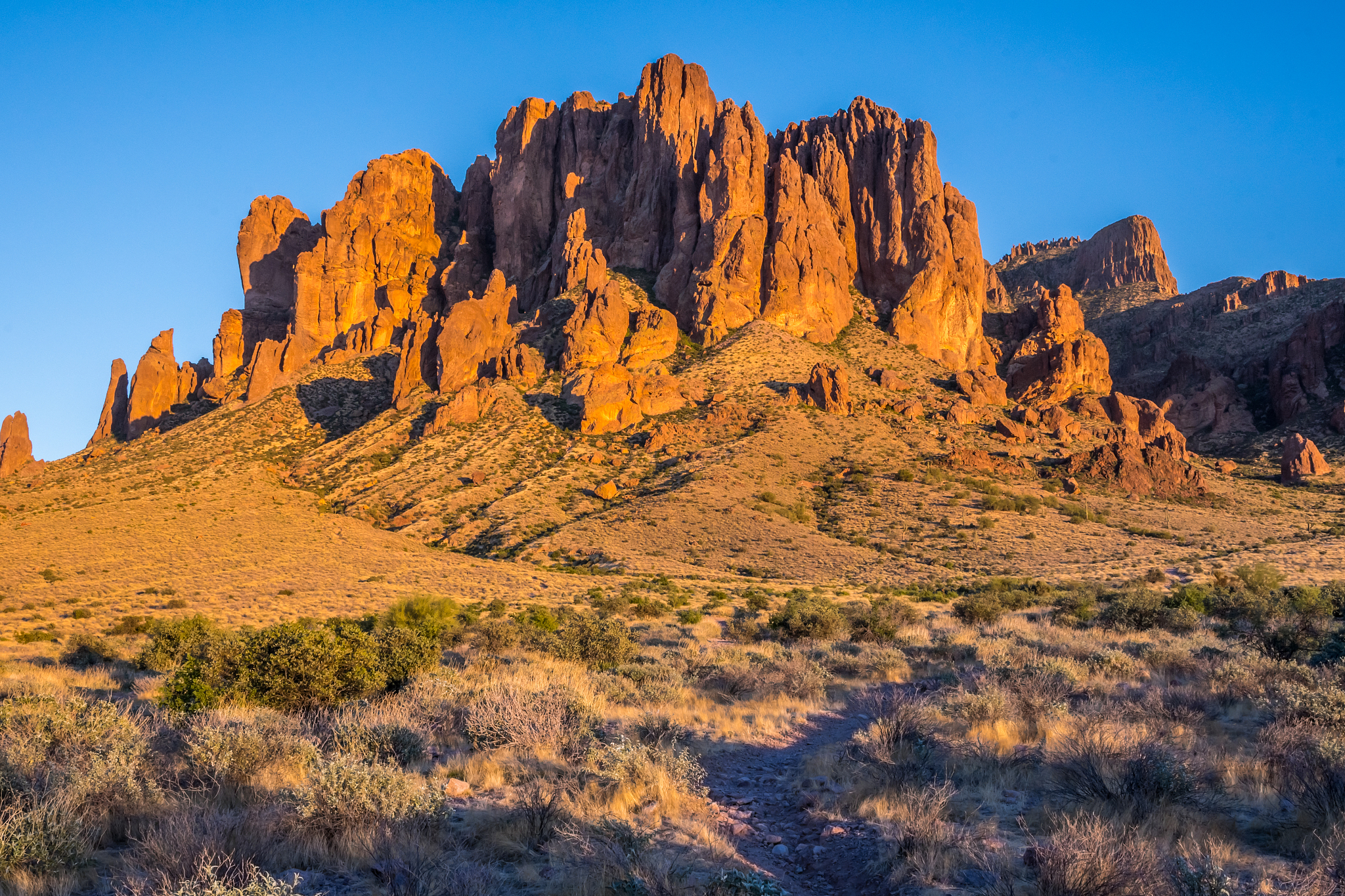 superstition mountains in lost dutchman sp, arizona