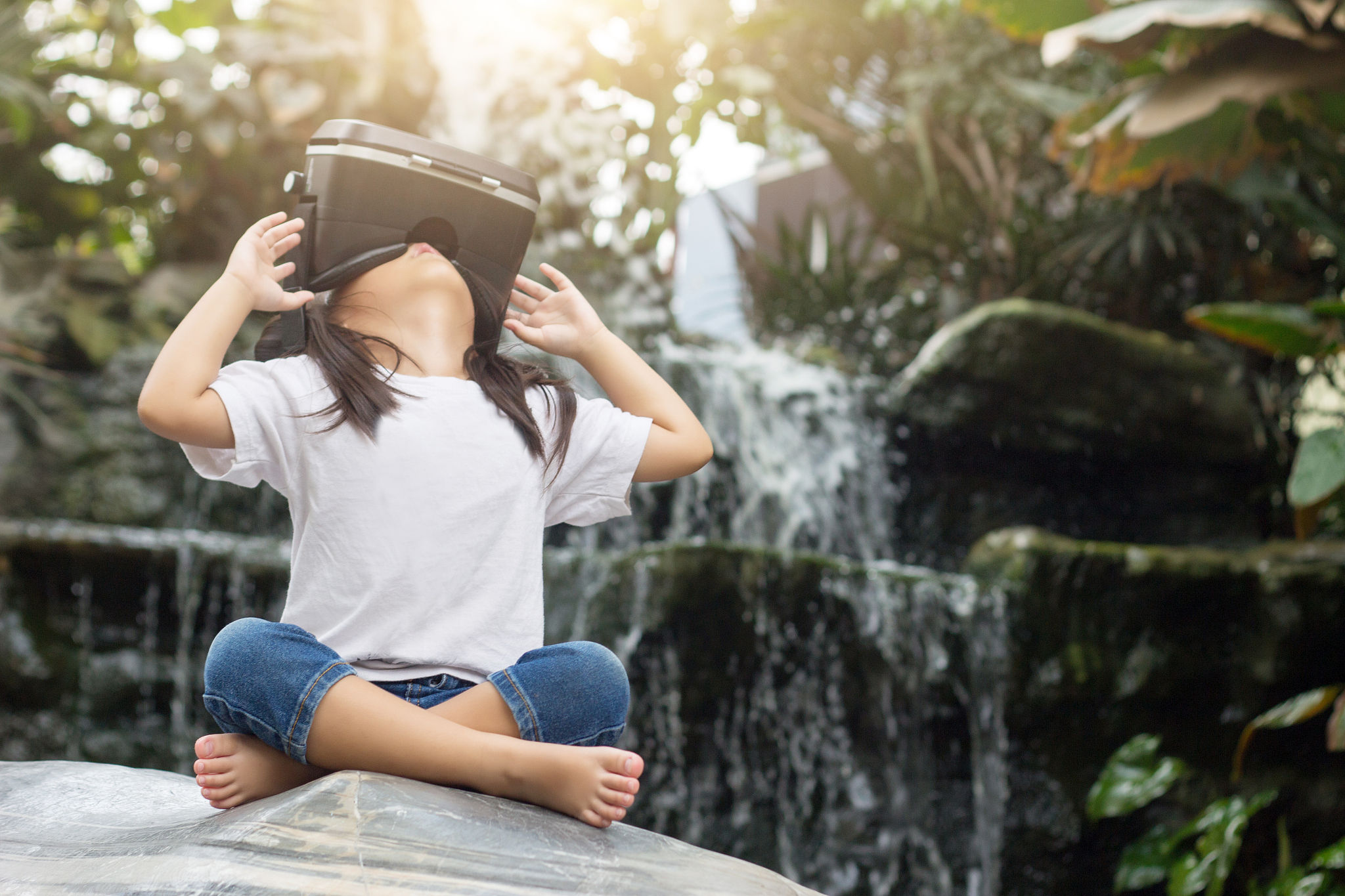 asian girl play vr mask