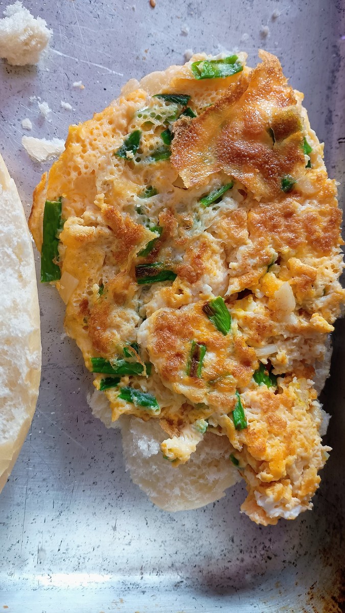 闻着一股很香的炸海蛎饼味心里想着会不会是大叔你那里做的误打误撞的问一句。是什么意思