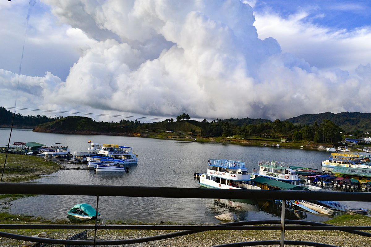 我的论文题目基于网络文本分析海口旅游目的地形象感知影响研究帮我写摘要主要研究基于网络文本分析海口旅游目的地形象感知影响并提出了有关对策建议。首先基于海口旅游目的地情感形象分析提升策略其次基于海口旅游目的地总体形象分析提升策略最后基于海口旅游目的地官方投射形象分析提升策略工作计划：本研究的题目是《基于网络文本分析海口旅游目的地形象感知影响研究》选题的目的是为了探讨旅游目的地形象感知的影响对于目的地形