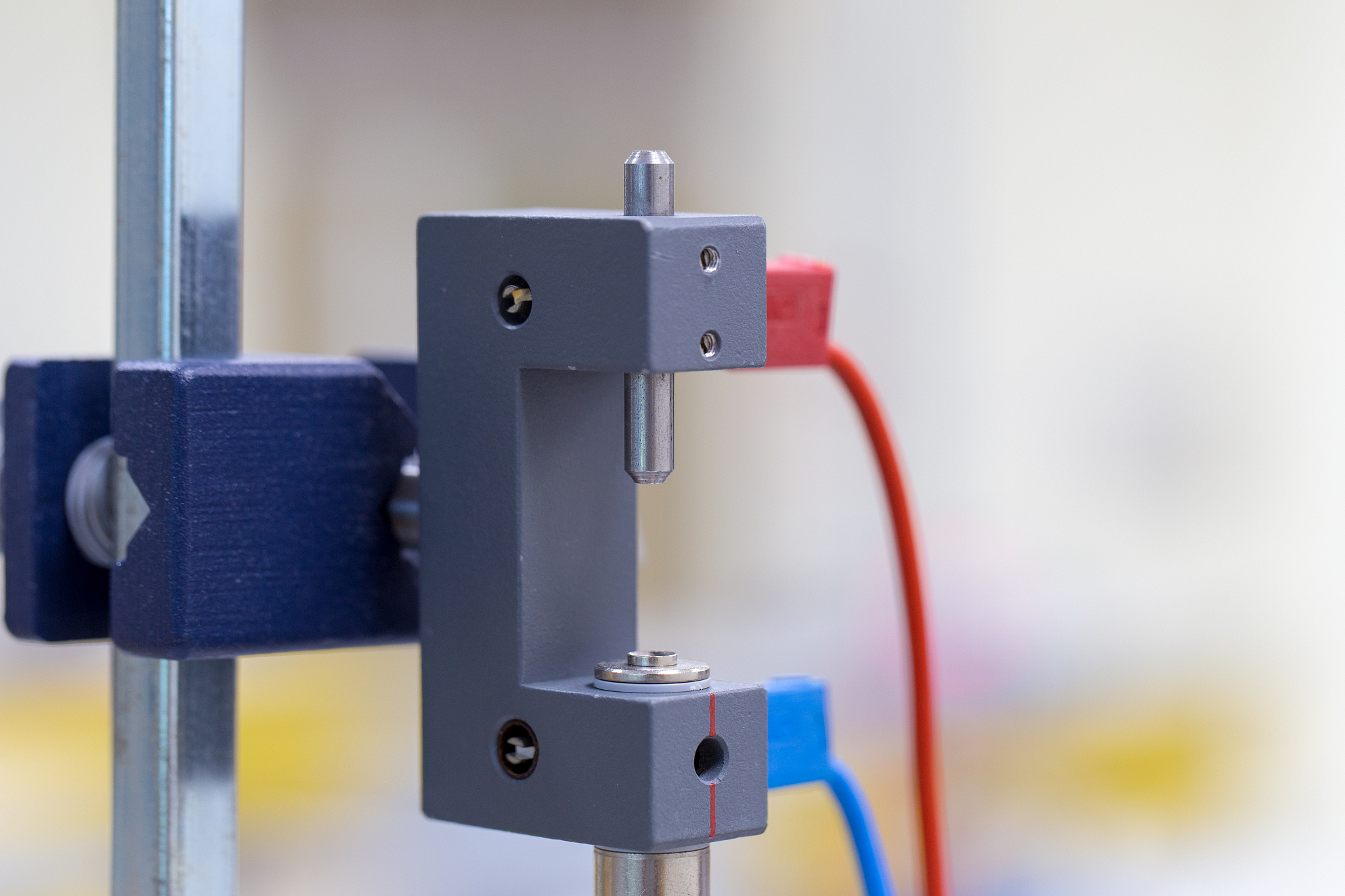 分光计调节：如何使平行光管光轴垂直于中心轴