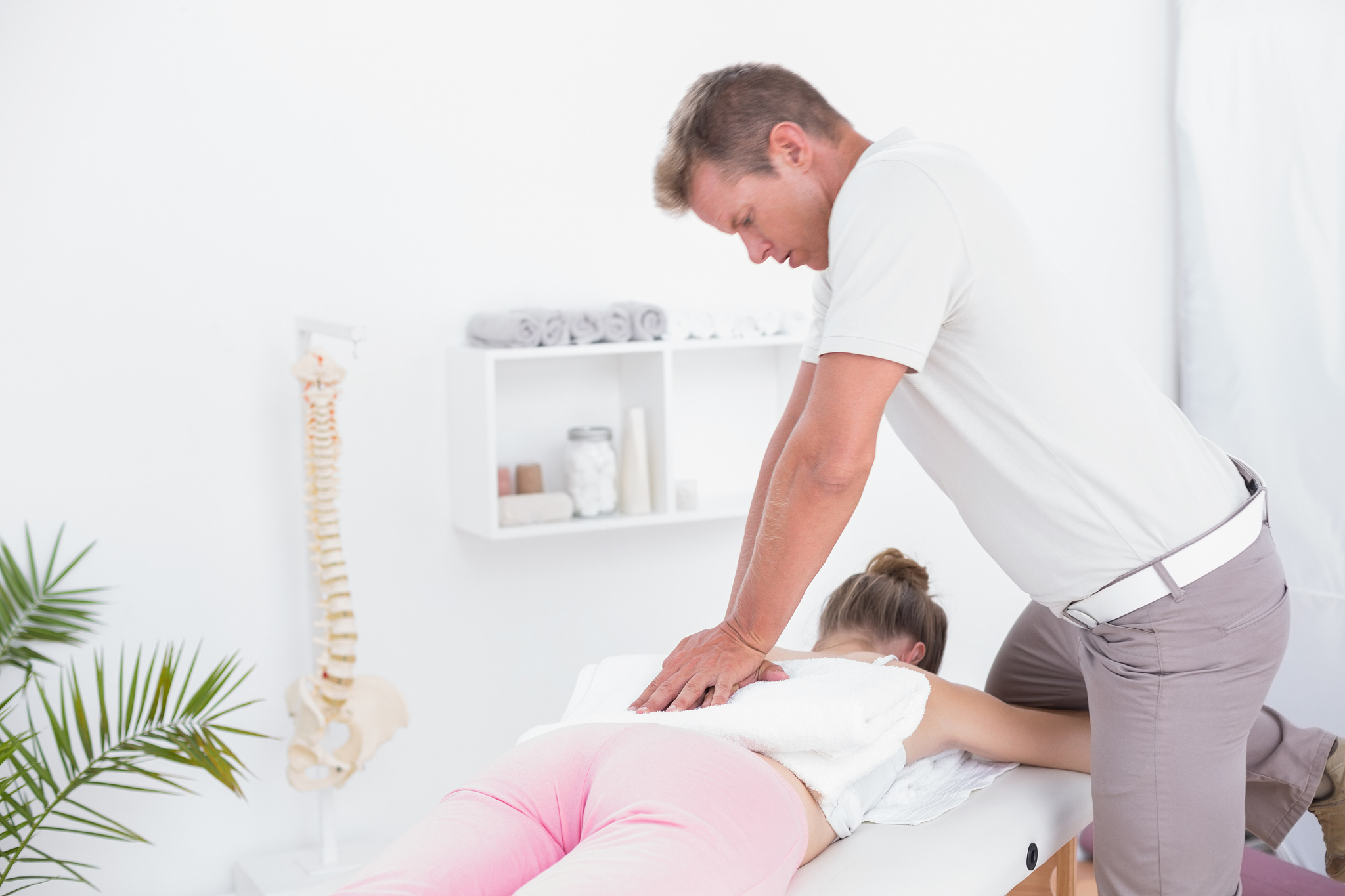physiotherapist doing back massa