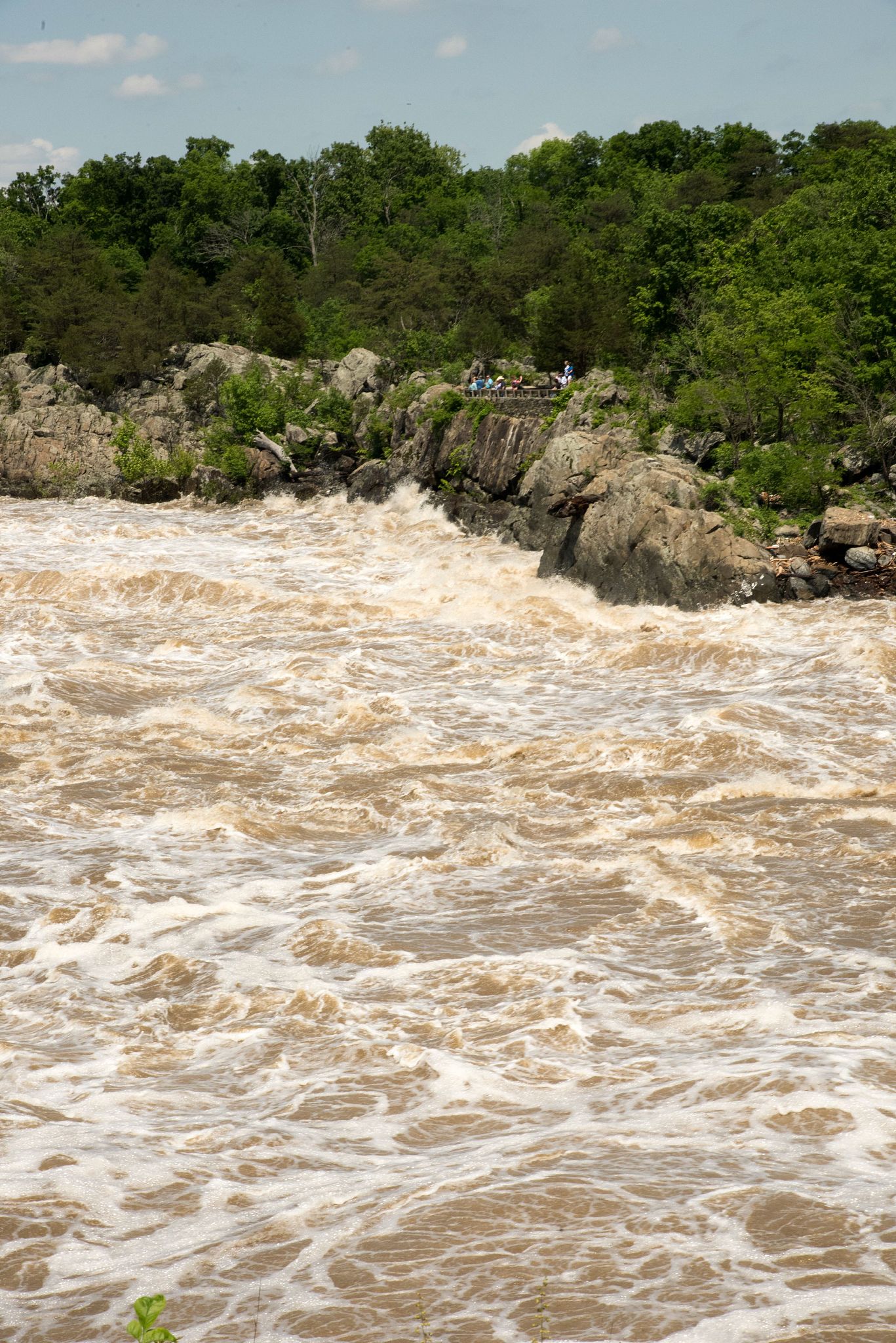 为房屋地基基础不均匀沉降的原因写一篇提纲。