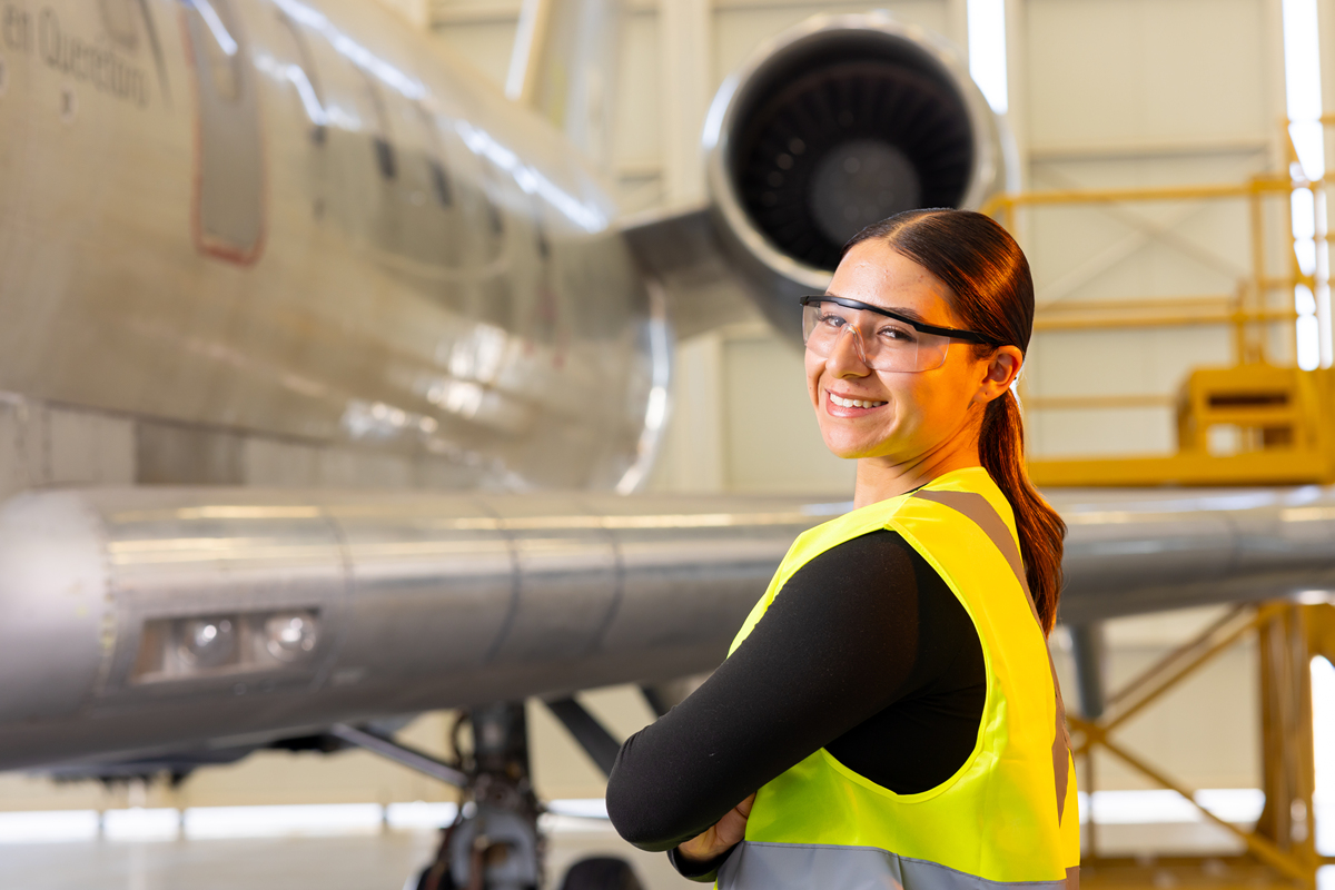 成都女生学飞机维修专业：优势、挑战与机遇
