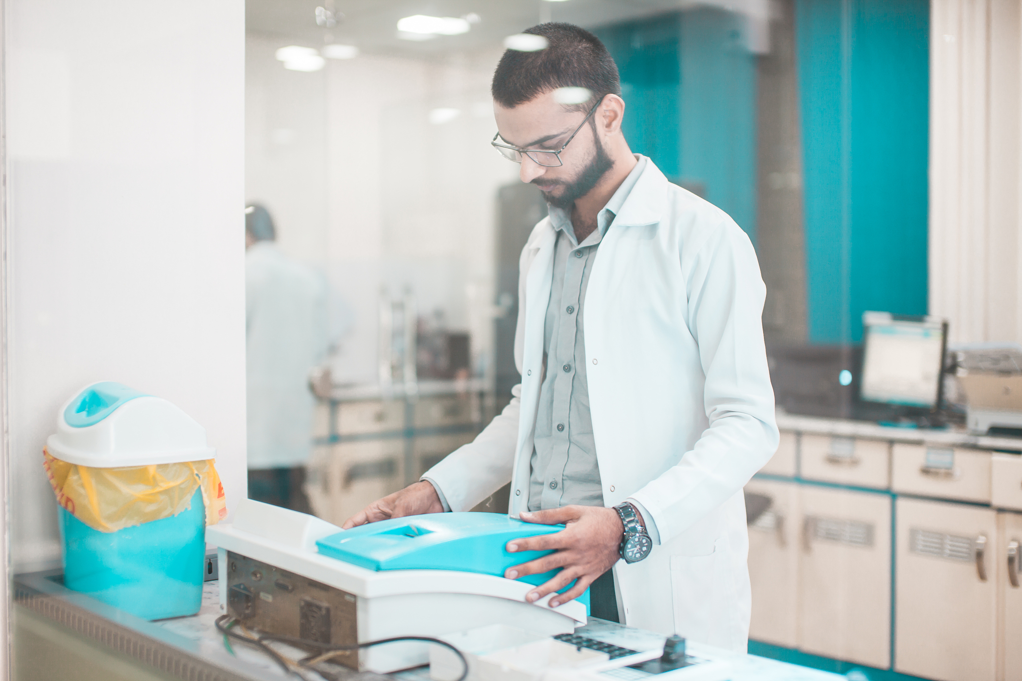 医学检验工资待遇：分析影响因素，提升职业发展