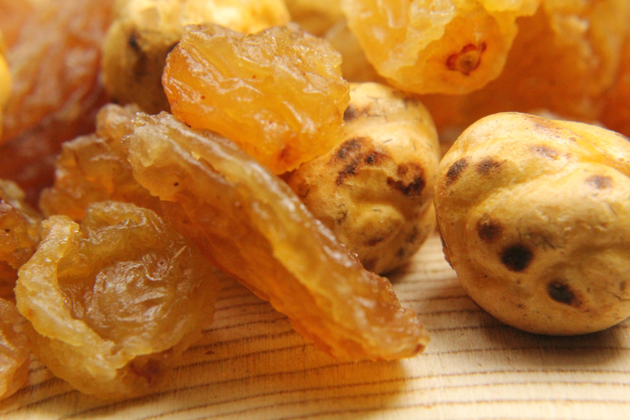 close-up raisins and roasted chickpeas on wooden background