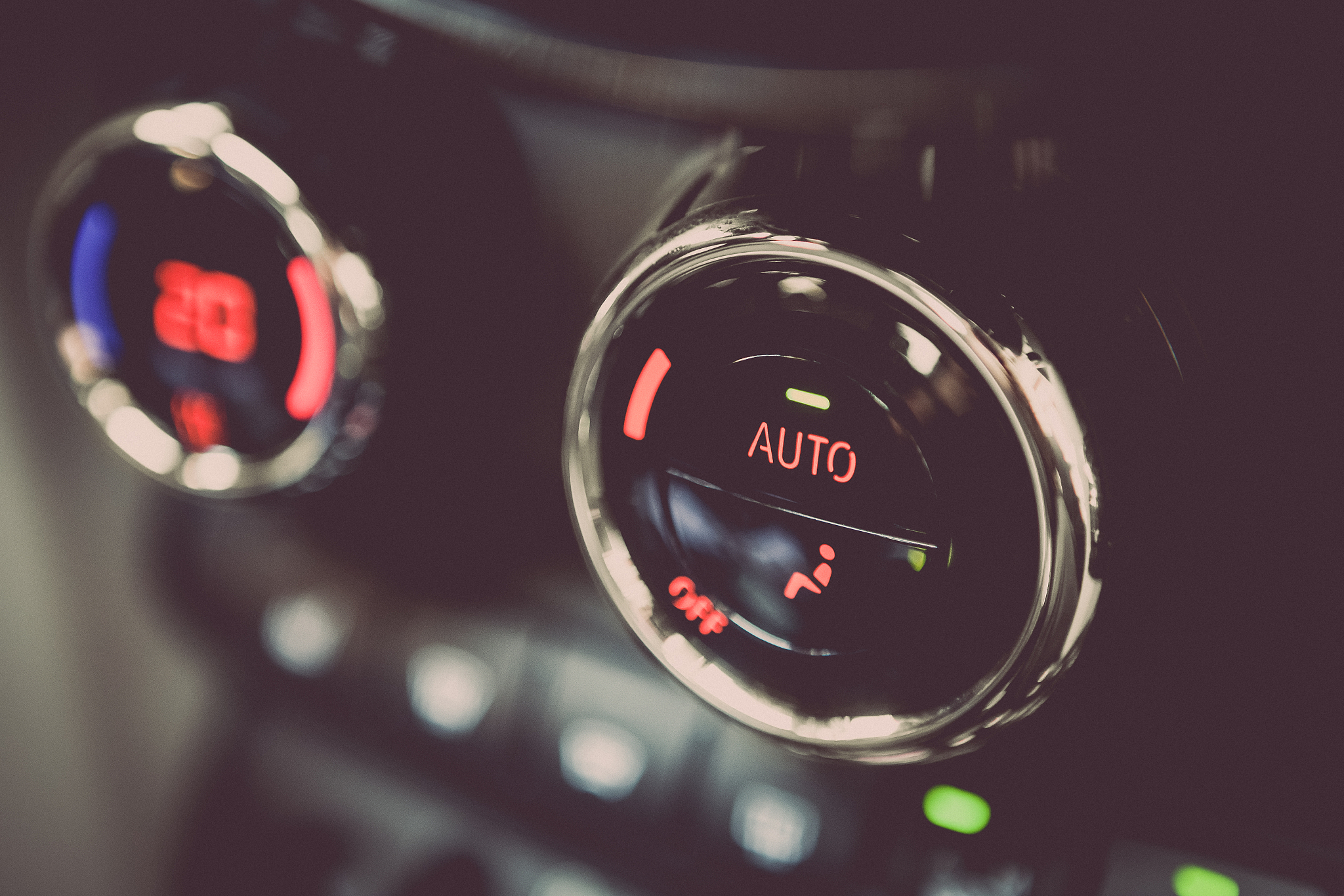 夏天汽车开空调费油吗？油耗增加多少？