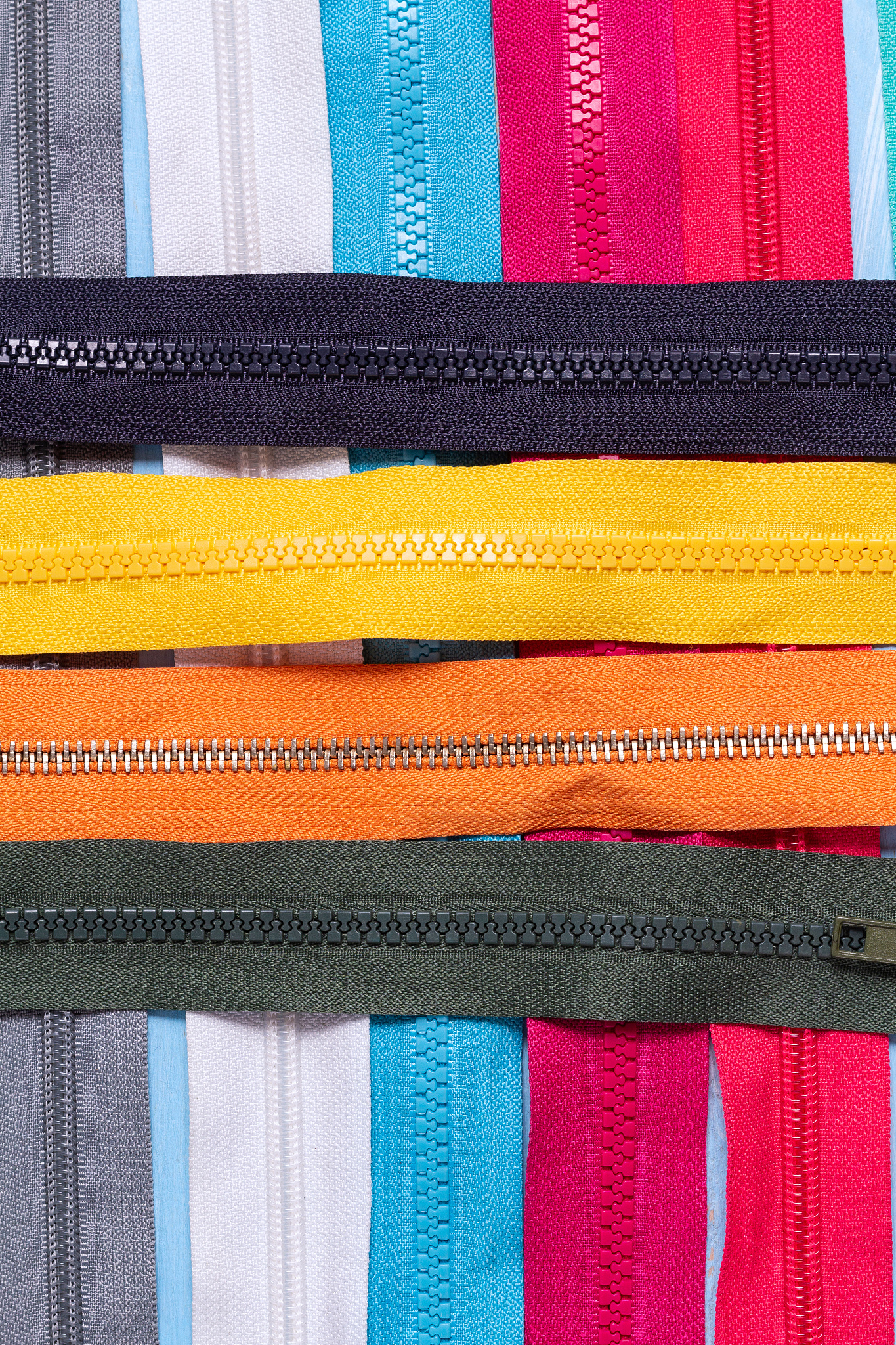 pack lot of colorful plastic and metal zippers stripes with slid