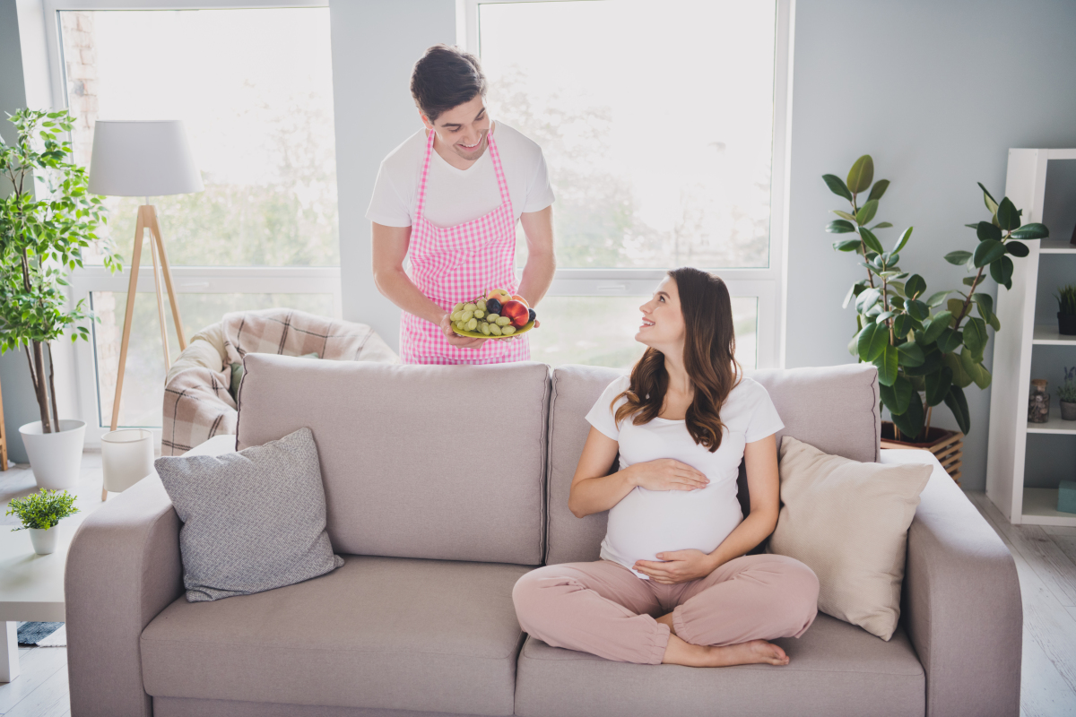 妻子预产期在10月这期间我可以为她做些什么？