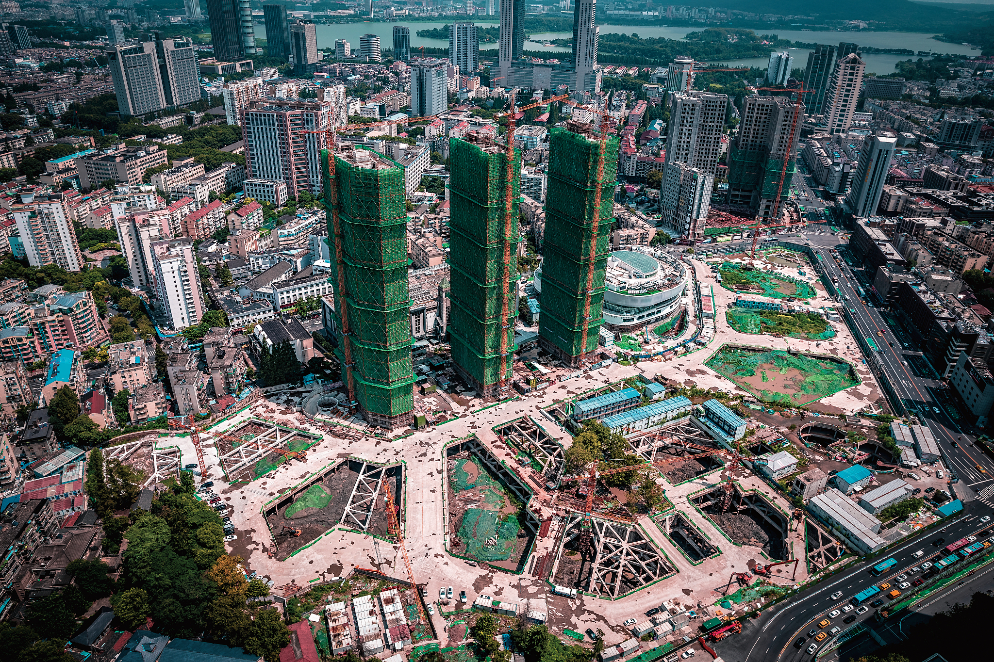 城中村现象解析：形成原因及改造策略