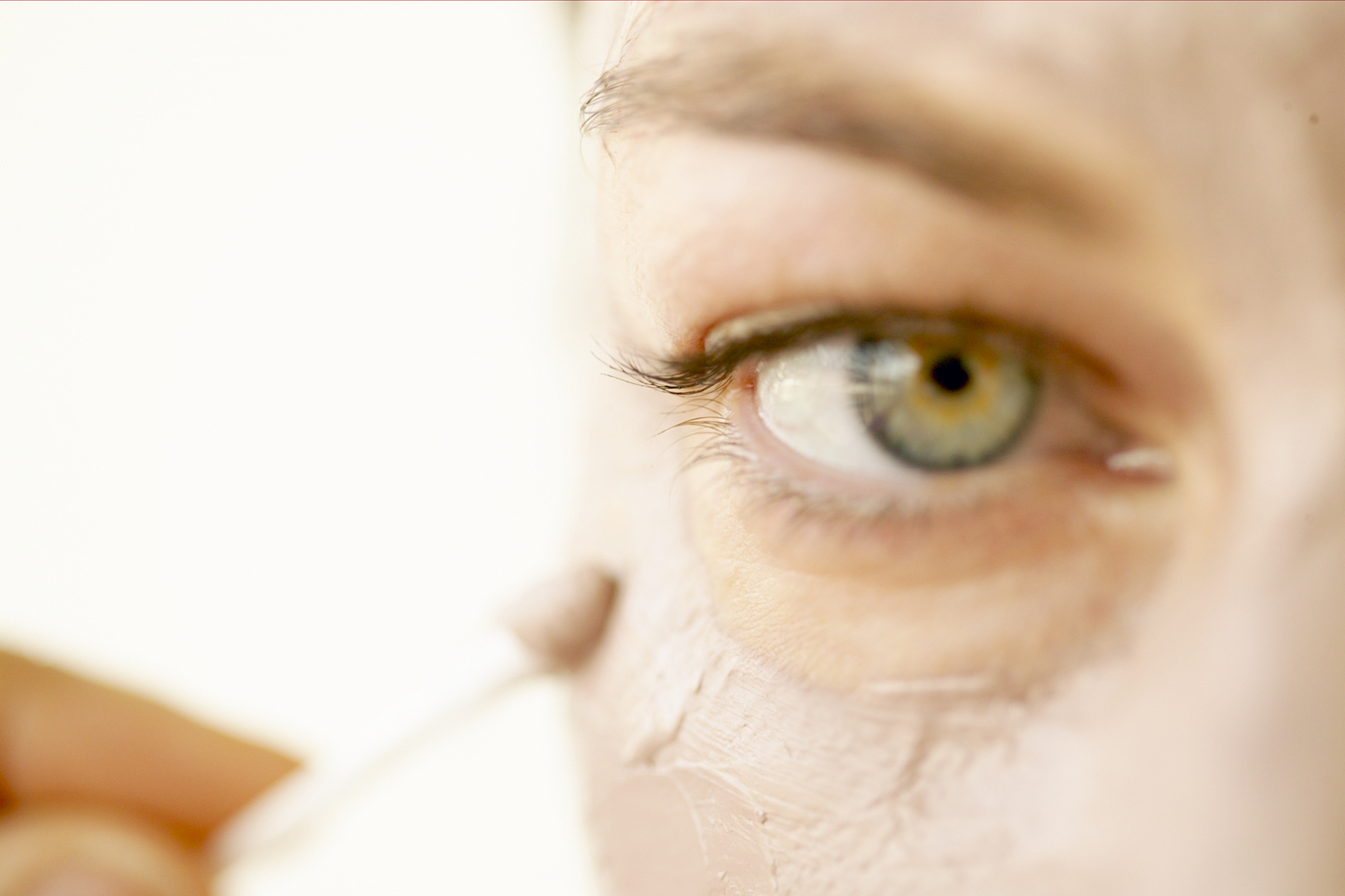 眼睛睁开眼皮就痛