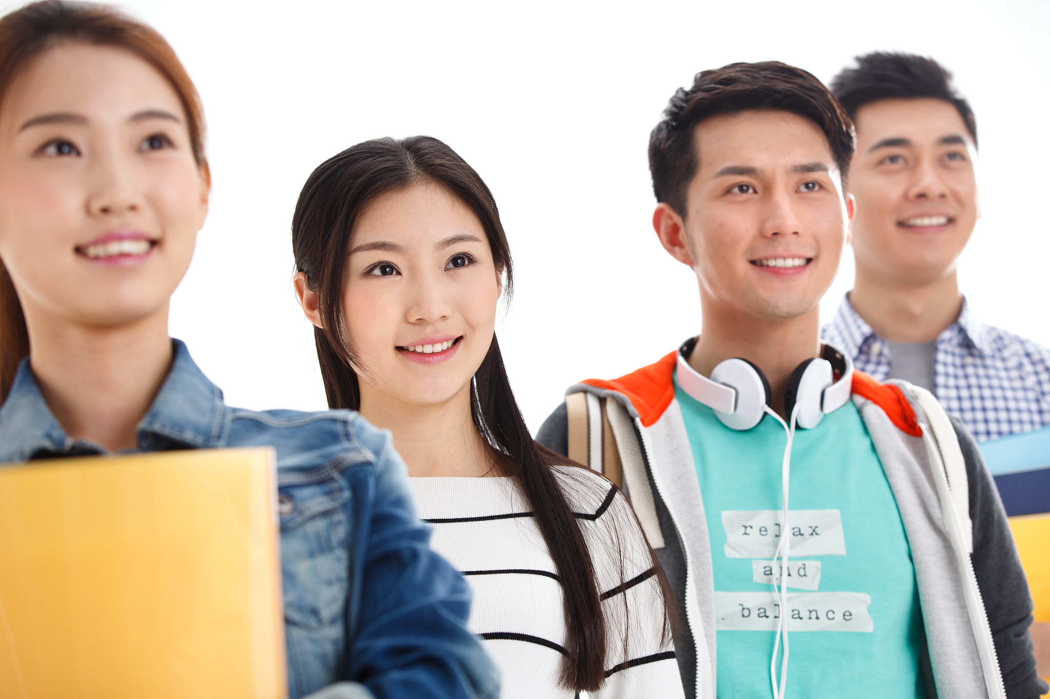 普通大学生自我介绍：开朗乐观，兴趣广泛，积极进取