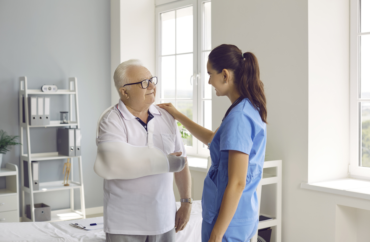 康复医生与患者家属交流剧本：'治愈心灵'