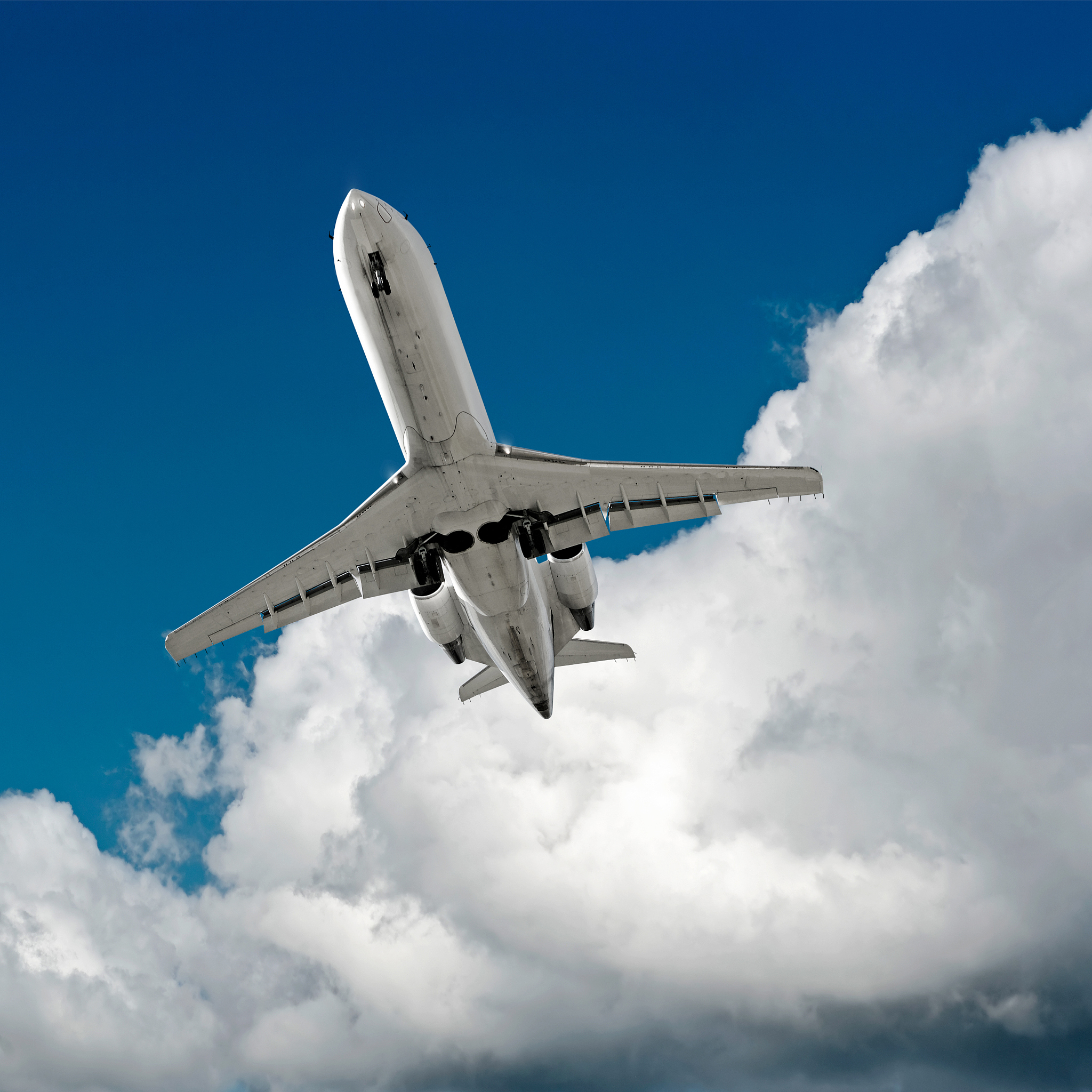 贵阳市航空学校专业方向：航空器制造、航空电子技术等