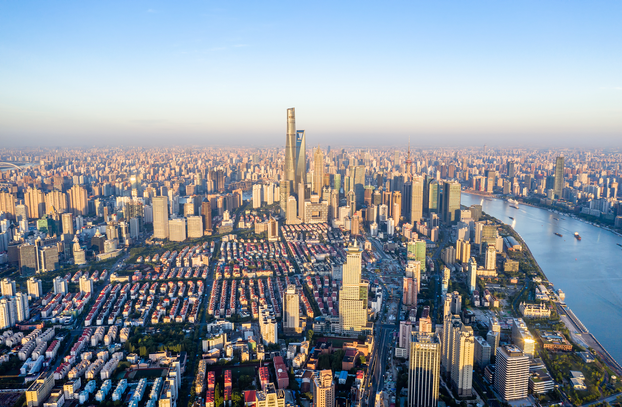 上海：中国经济中心，历史文化与现代繁华的交融