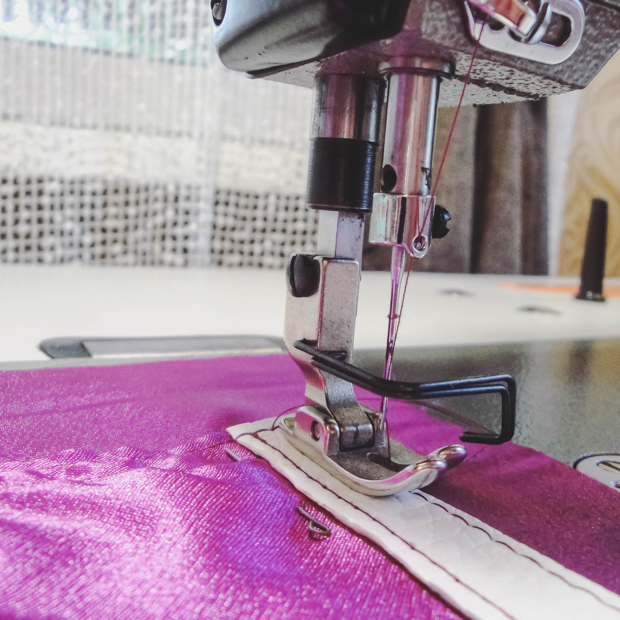 缝纫机吃薄布料技巧：解决抽线问题的4个方法