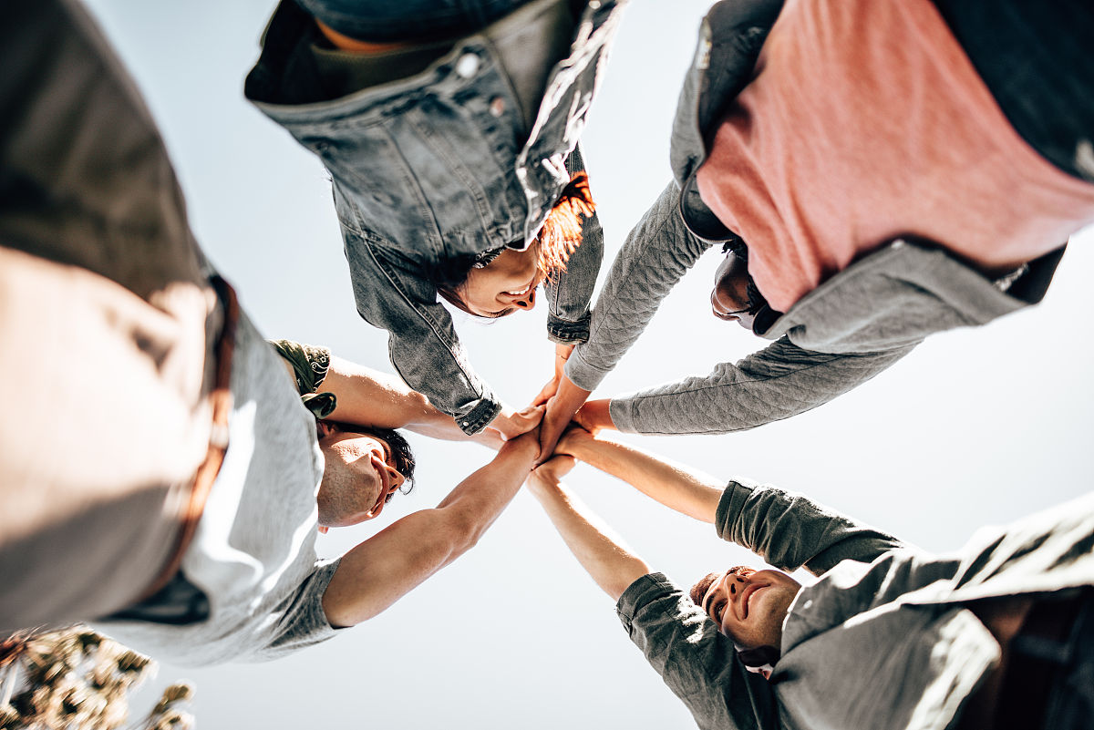 以真正的好友是如何在你最需要的时候给予支持和帮助的？为题写一篇1000字文章